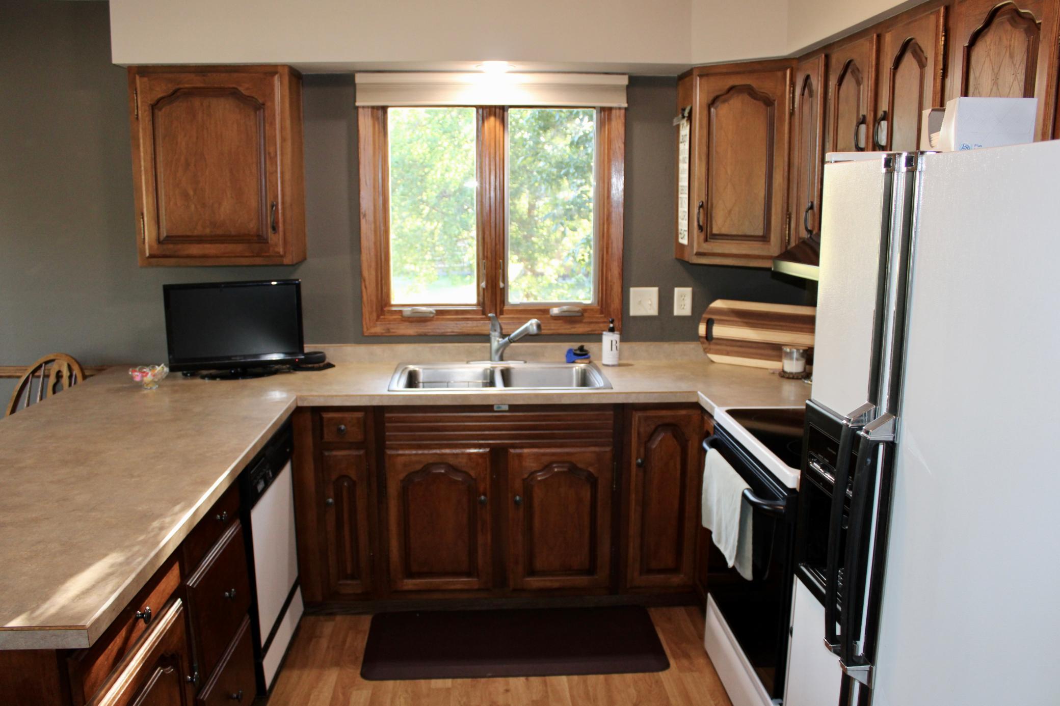 1977 single family home for sale at 14372 Riverbend Trail in Thief River Falls, MN — 4 bed, 2 bath (photo 14 of 44)