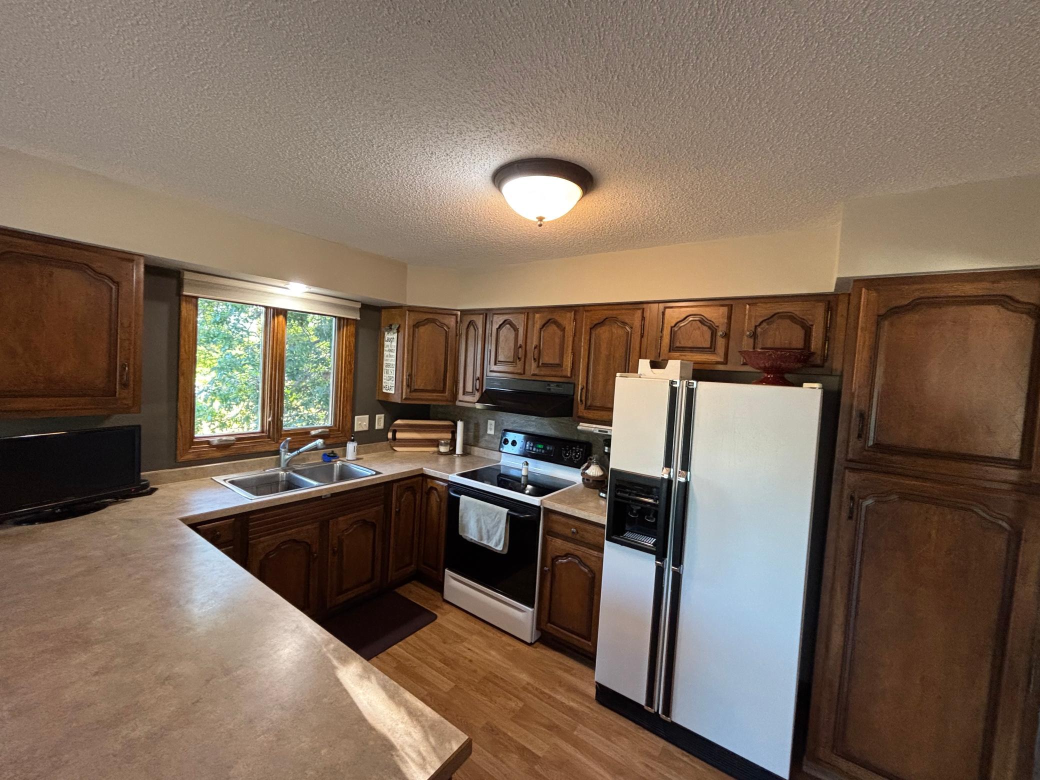 1977 single family home for sale at 14372 Riverbend Trail in Thief River Falls, MN — 4 bed, 2 bath (photo 15 of 44)