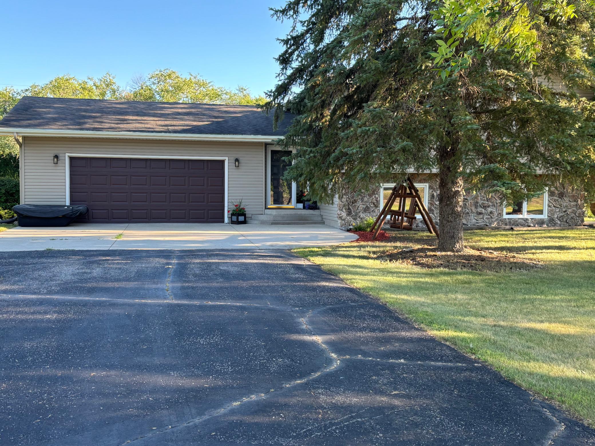 1977 single family home for sale at 14372 Riverbend Trail in Thief River Falls, MN — 4 bed, 2 bath (photo 3 of 44)