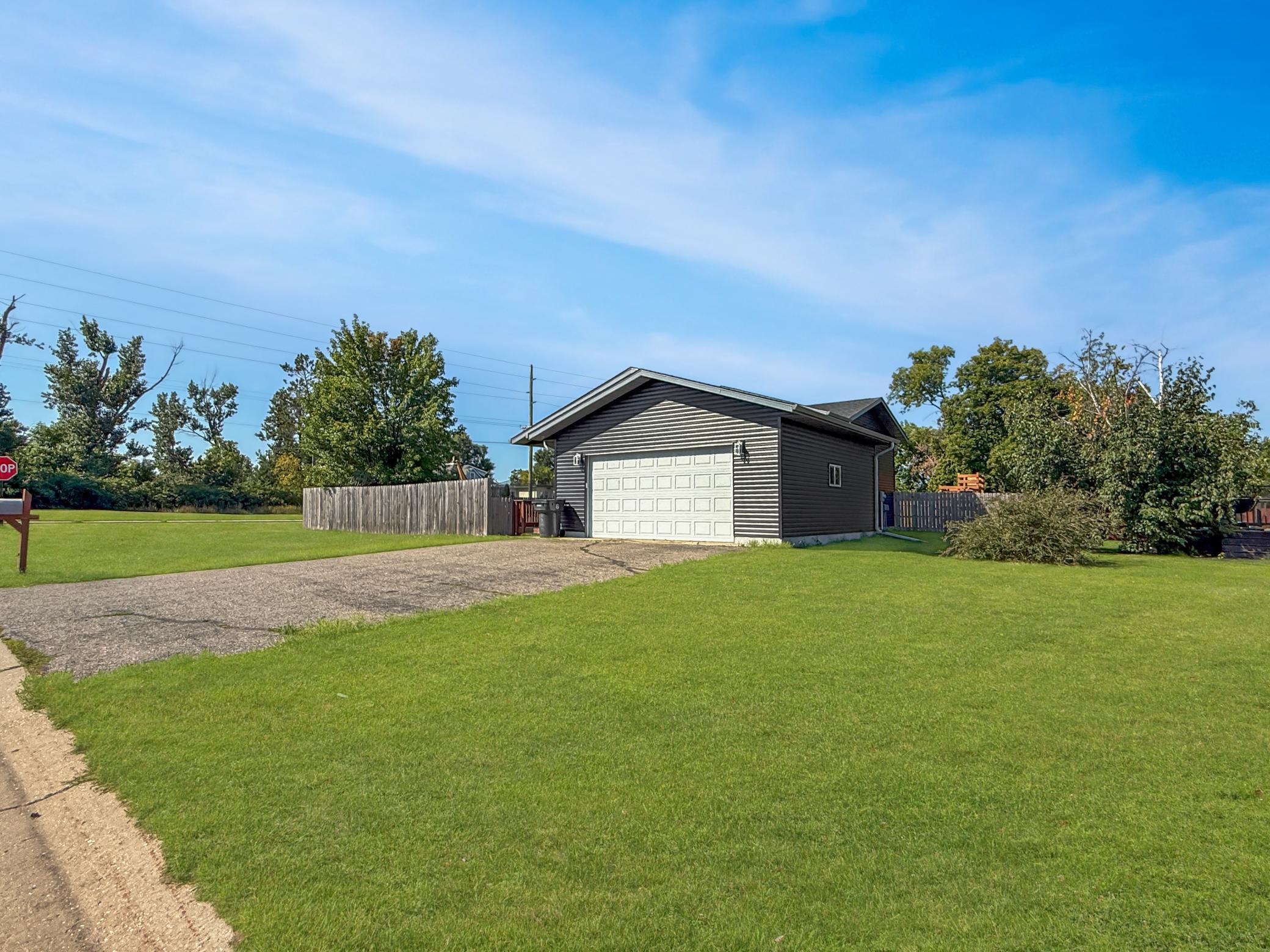 2005 single family home for sale at 105 Walborg Avenue NE in Bemidji, MN — 4 bed, 2 bath (photo 2 of 18)