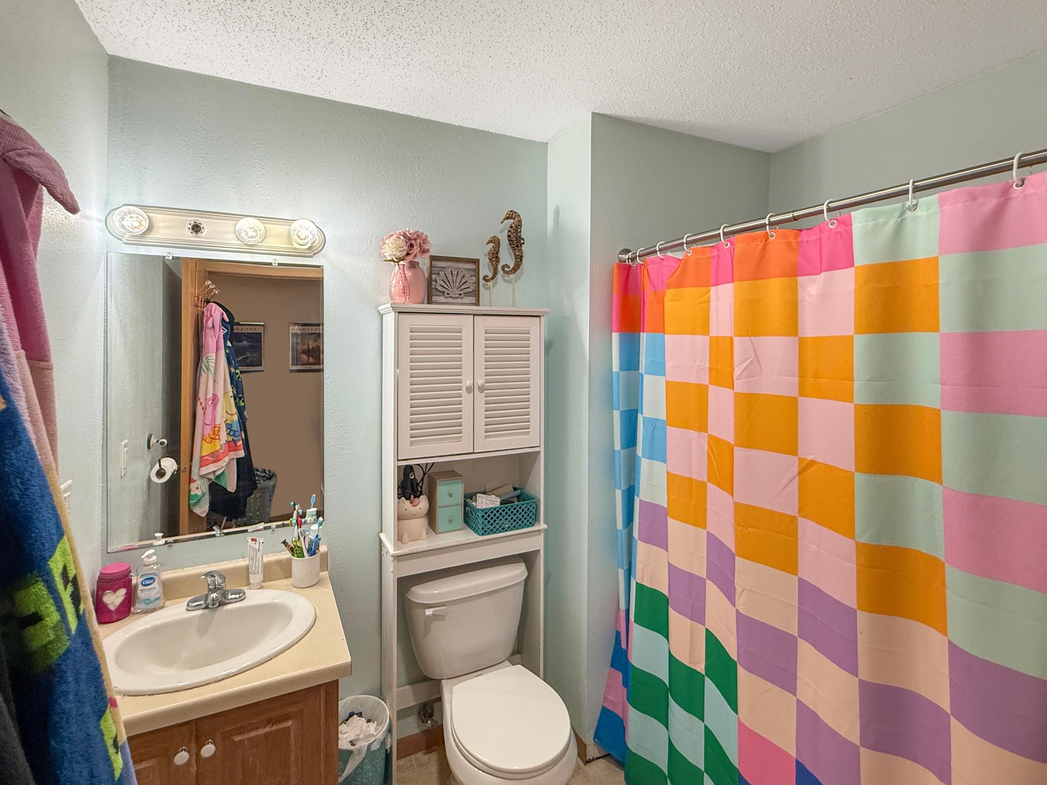 2005 single family home for sale at 105 Walborg Avenue NE in Bemidji, MN — 4 bed, 2 bath (photo 13 of 18)