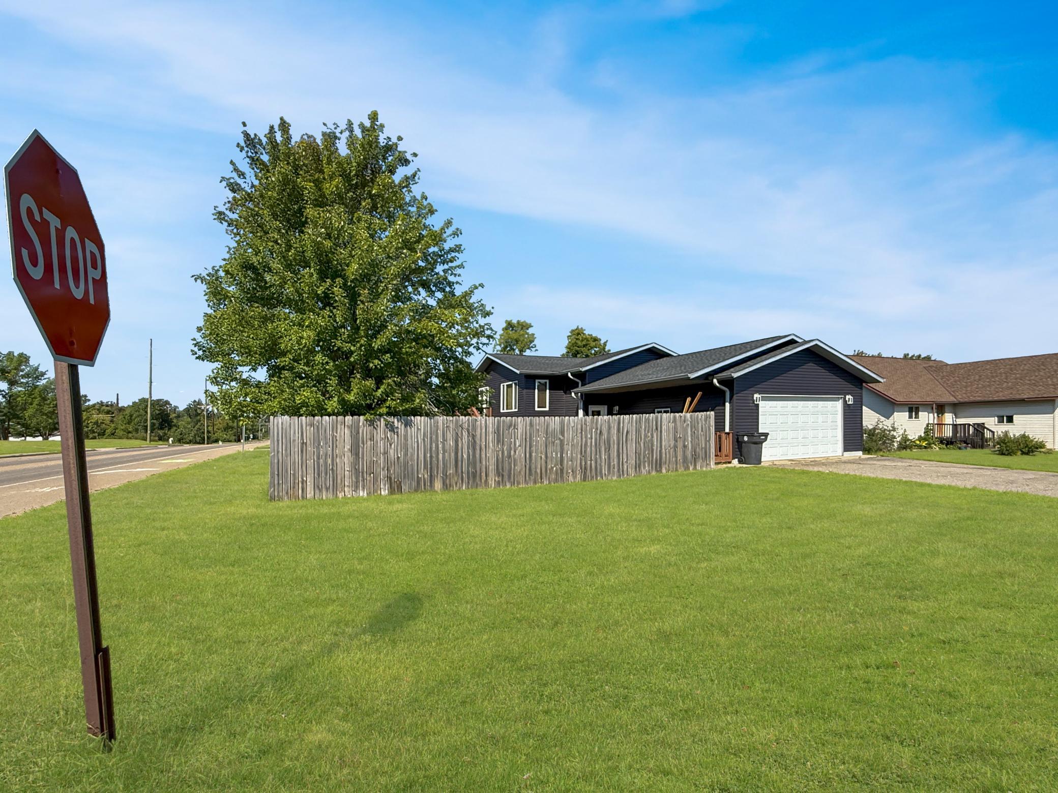 2005 single family home for sale at 105 Walborg Avenue NE in Bemidji, MN — 4 bed, 2 bath (photo 3 of 18)