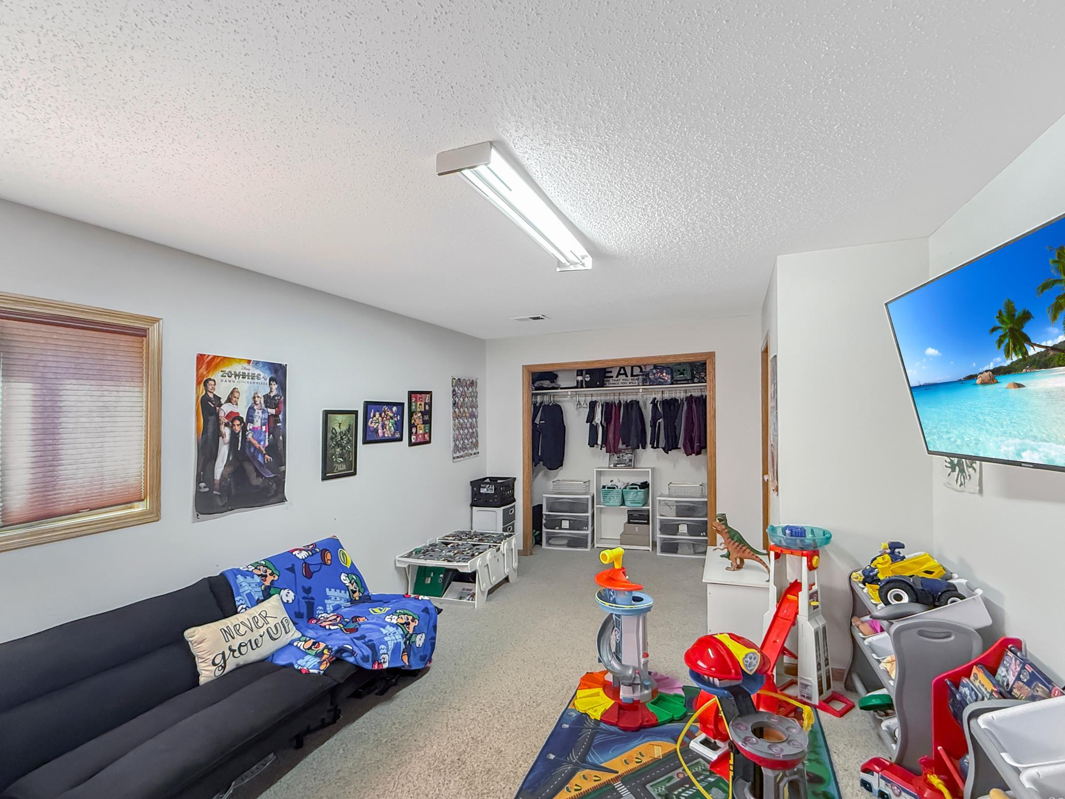 2005 single family home for sale at 105 Walborg Avenue NE in Bemidji, MN — 4 bed, 2 bath (photo 10 of 18)