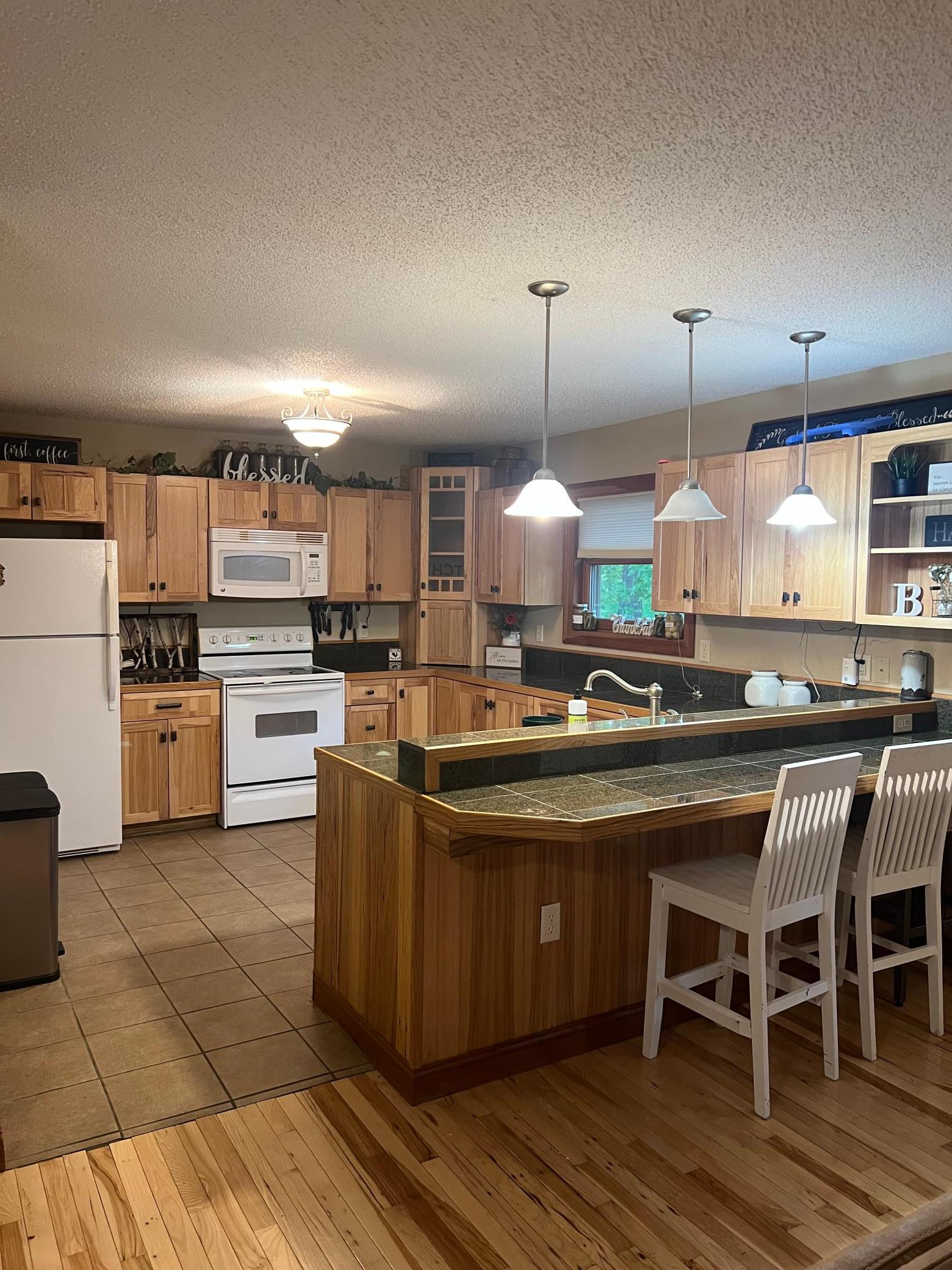 1978 single family home for sale at 44011 W Paul Lake Drive in Perham, MN — 4 bed, 3 bath (photo 9 of 14)