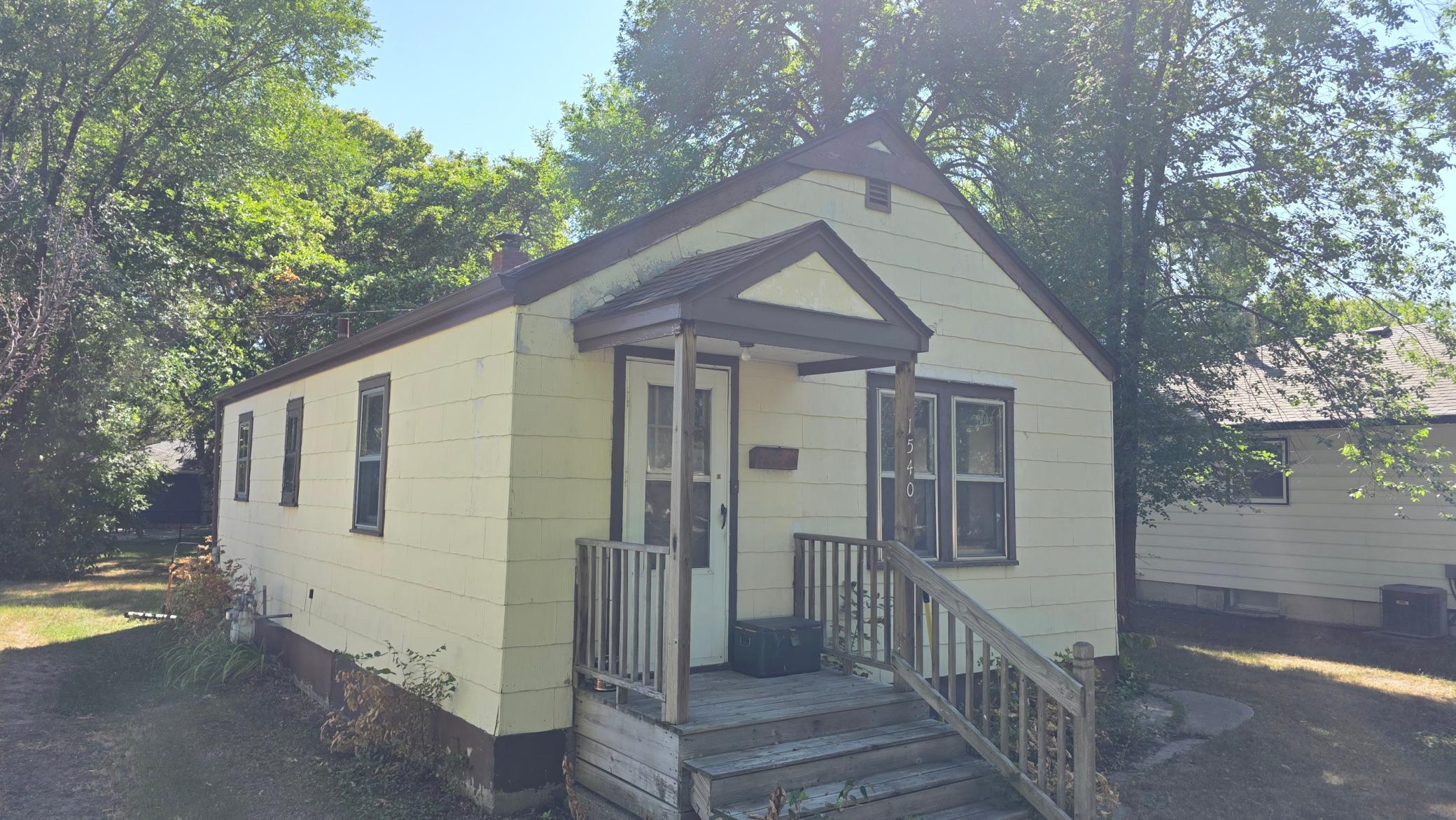 1947 single family home for sale at 1540 14 1/2 Street S in Fargo, ND — 1 bed, 1 bath (photo 2 of 12)