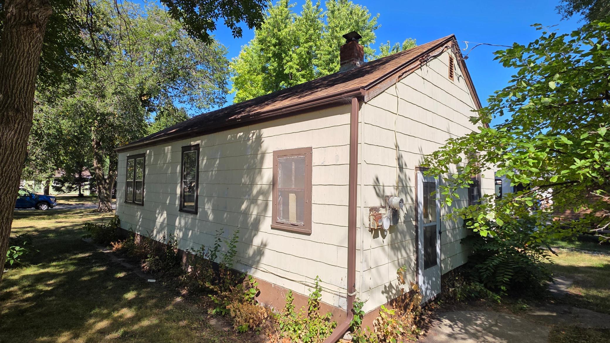 1947 single family home for sale at 1540 14 1/2 Street S in Fargo, ND — 1 bed, 1 bath (photo 3 of 12)