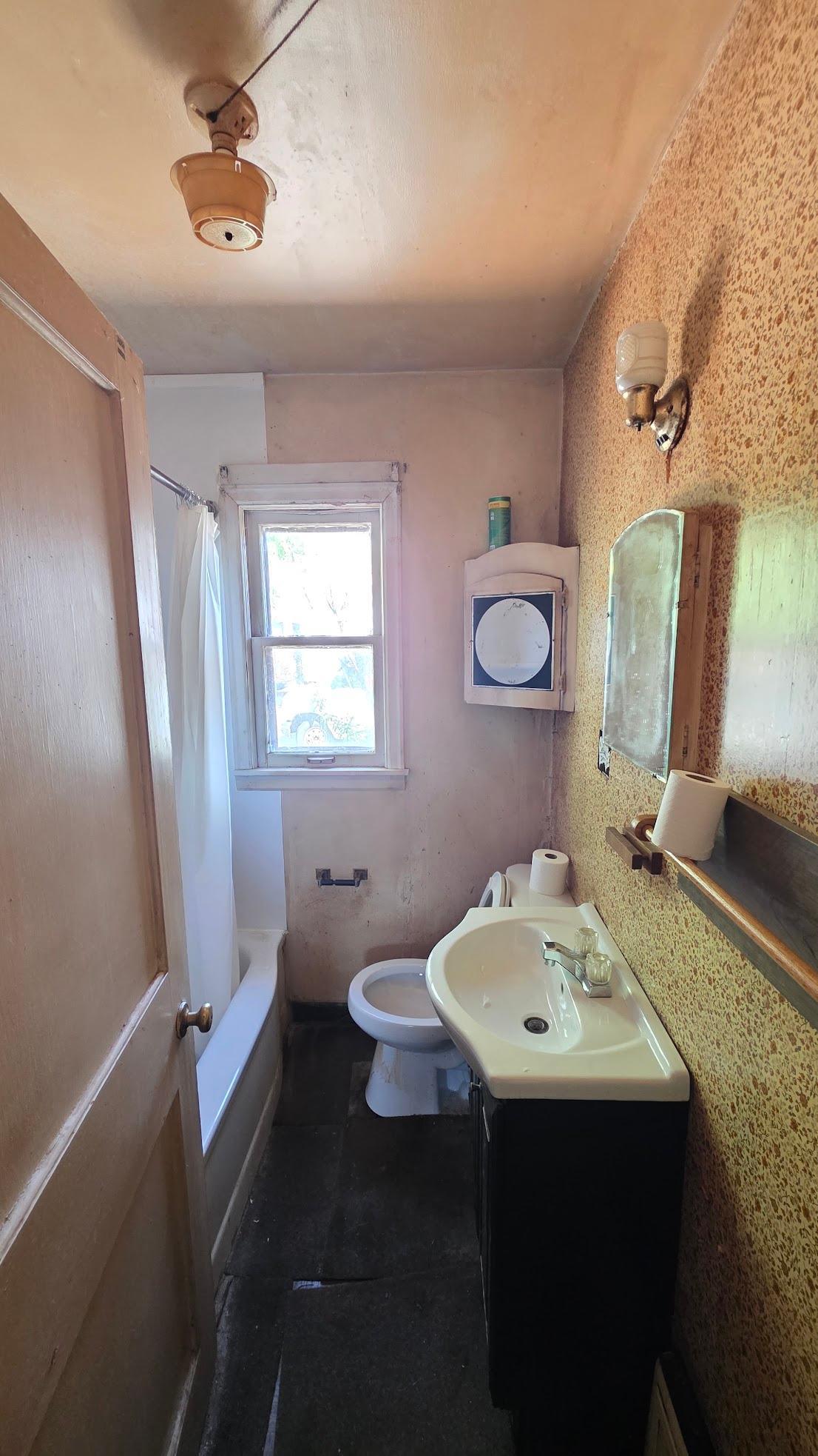 1947 single family home for sale at 1540 14 1/2 Street S in Fargo, ND — 1 bed, 1 bath (photo 6 of 12)