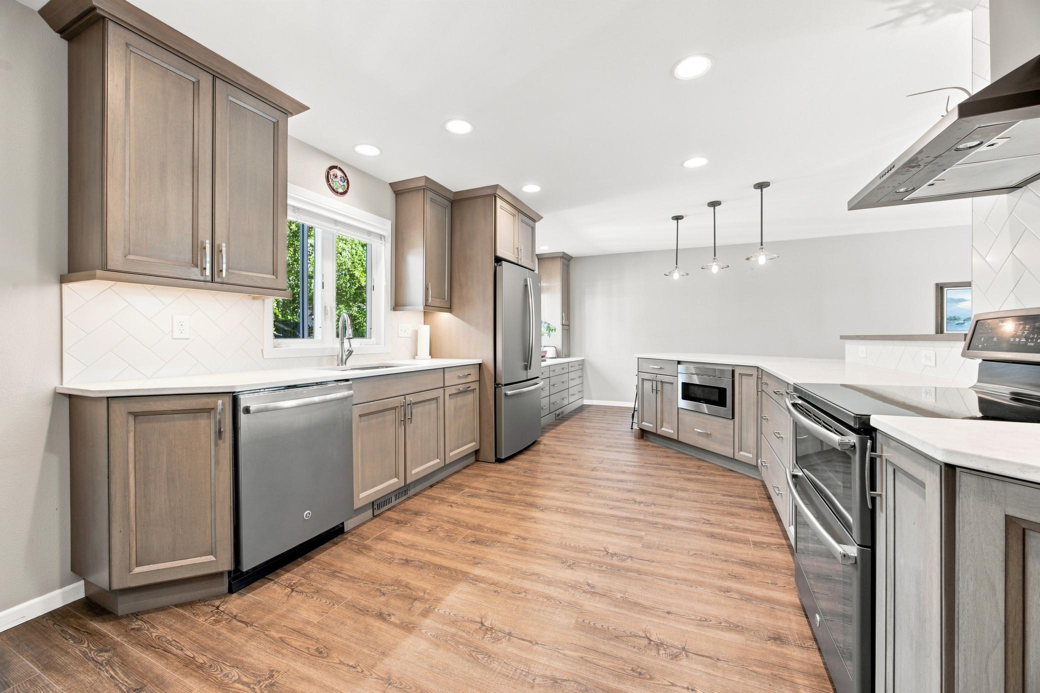 1974 single family home for sale at 3657 River Drive S in Fargo, ND — 4 bed, 3 bath (photo 11 of 50)