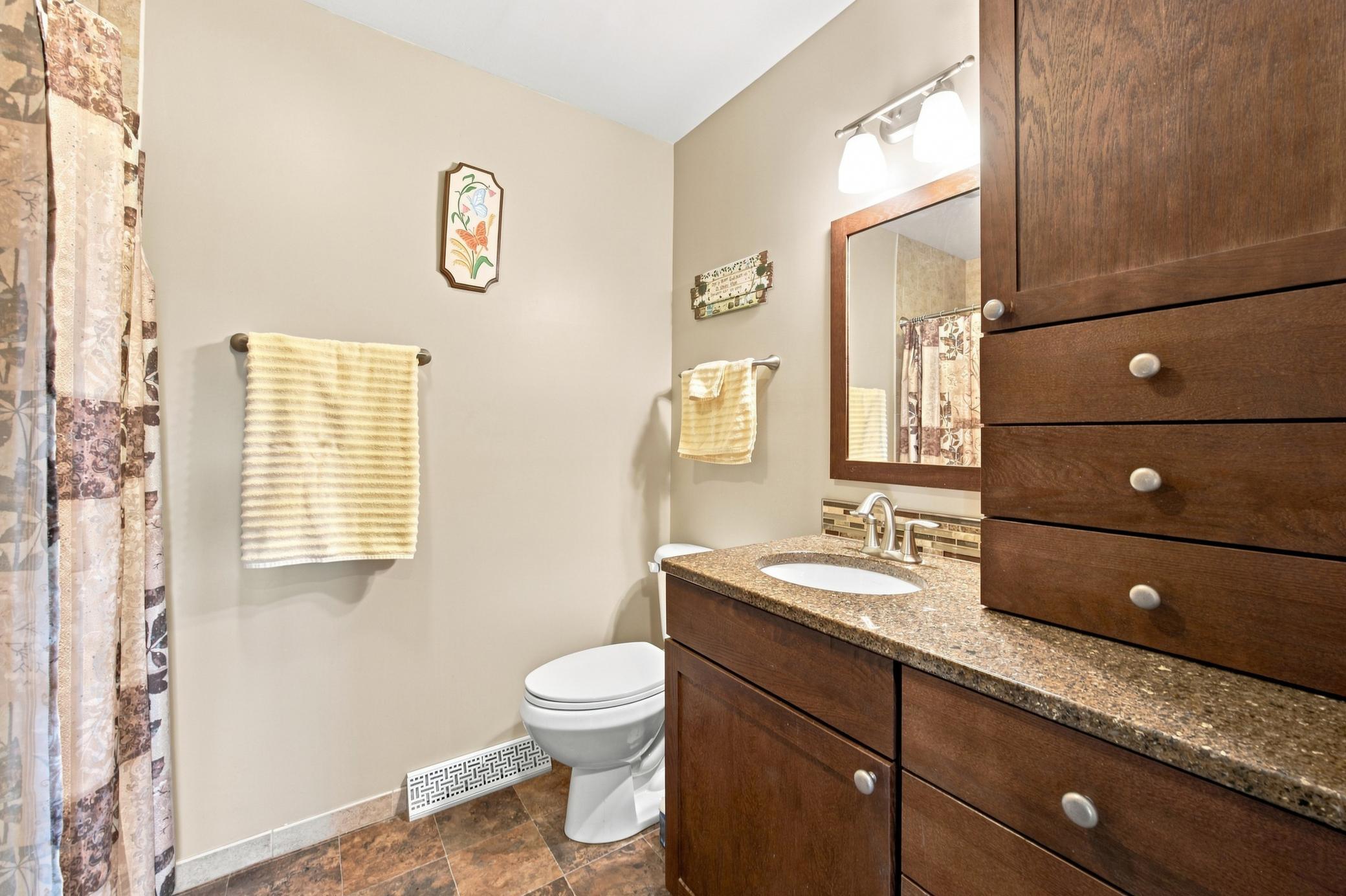 1974 single family home for sale at 3657 River Drive S in Fargo, ND — 4 bed, 3 bath (photo 22 of 50)