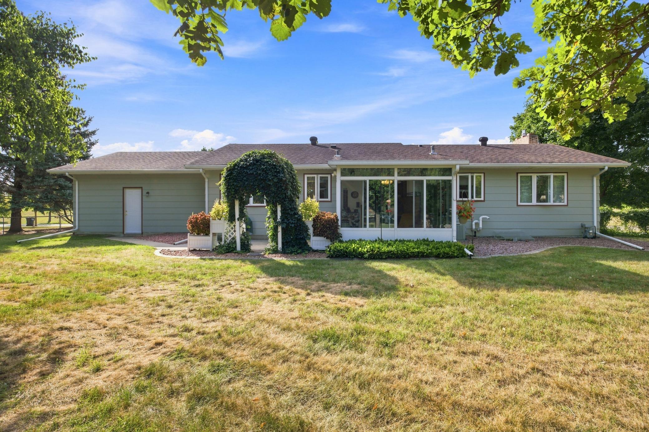 1974 single family home for sale at 3657 River Drive S in Fargo, ND — 4 bed, 3 bath (photo 34 of 50)