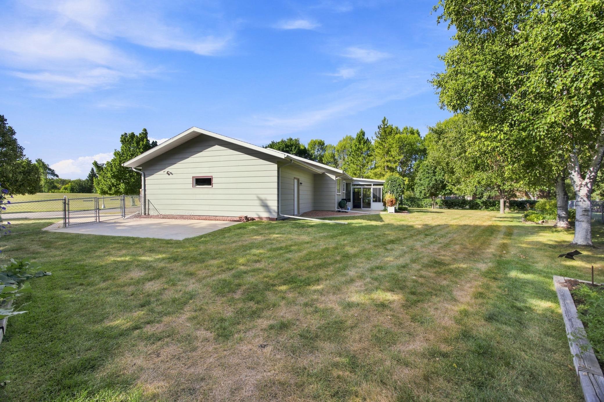 1974 single family home for sale at 3657 River Drive S in Fargo, ND — 4 bed, 3 bath (photo 36 of 50)