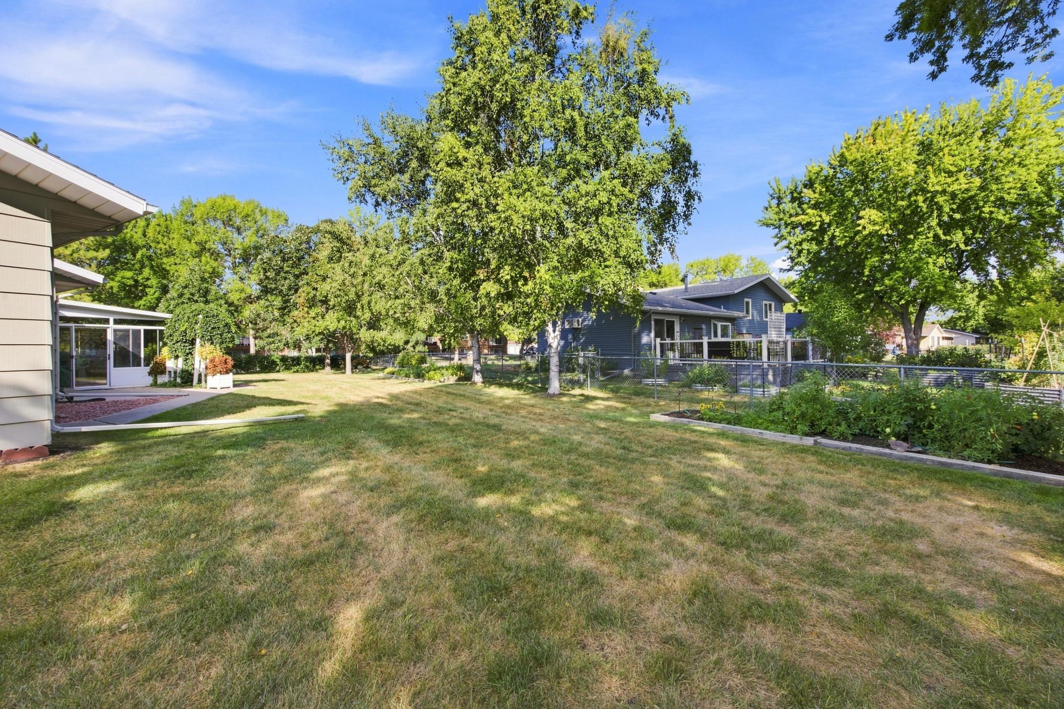 1974 single family home for sale at 3657 River Drive S in Fargo, ND — 4 bed, 3 bath (photo 38 of 50)
