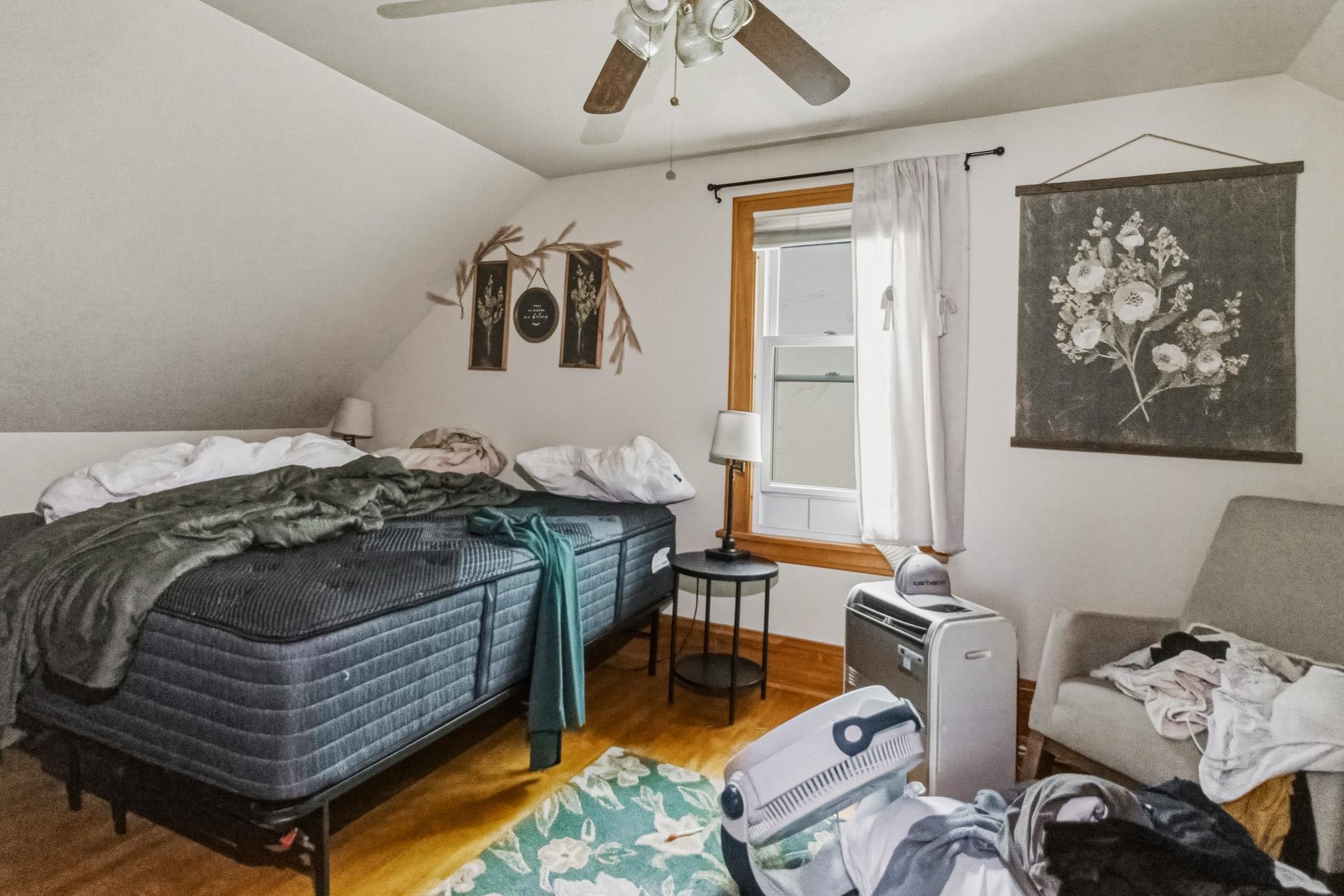 1916 single family home for sale at 1035 12th Street N in Fargo, ND — 3 bed, 2 bath (photo 13 of 18)