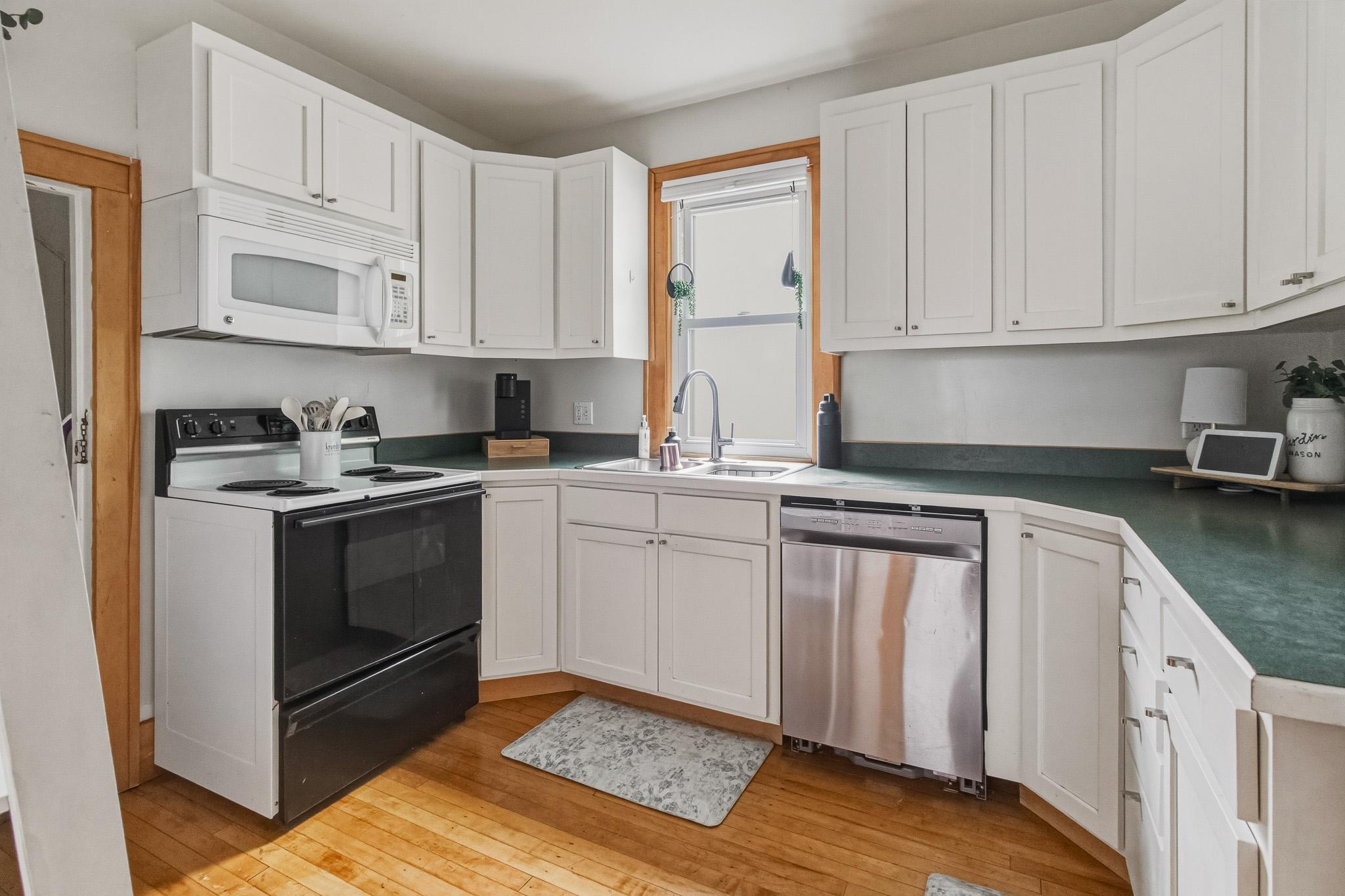 1916 single family home for sale at 1035 12th Street N in Fargo, ND — 3 bed, 2 bath (photo 8 of 18)