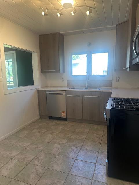 1915 single family home for sale at 2311 Birchmont Drive NE in Bemidji, MN — 3 bed, 1 bath (photo 6 of 23)