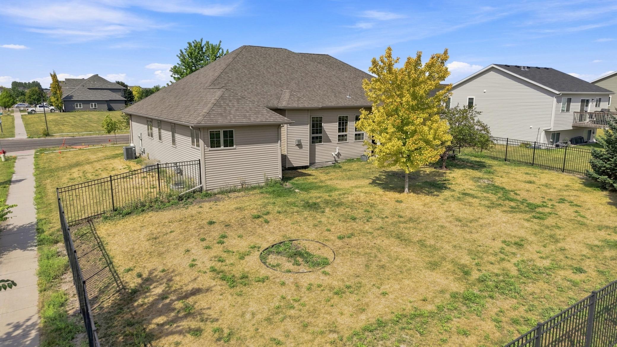 2006 single family home for sale at 3848 16th Street S in Moorhead, MN — 5 bed, 3 bath (photo 3 of 45)