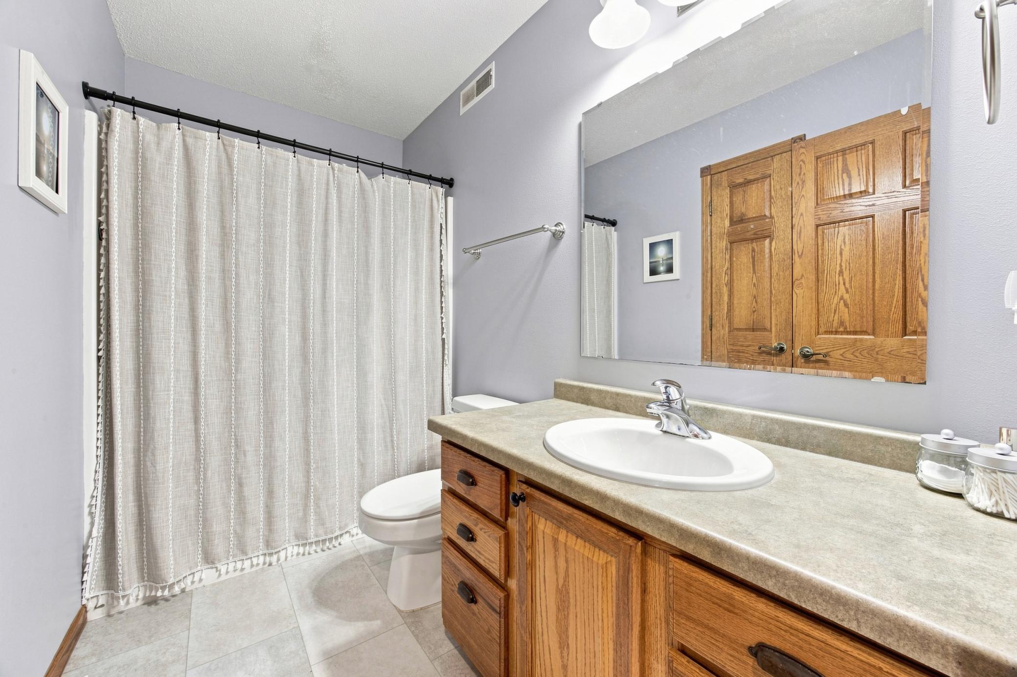 2006 single family home for sale at 3848 16th Street S in Moorhead, MN — 5 bed, 3 bath (photo 29 of 45)