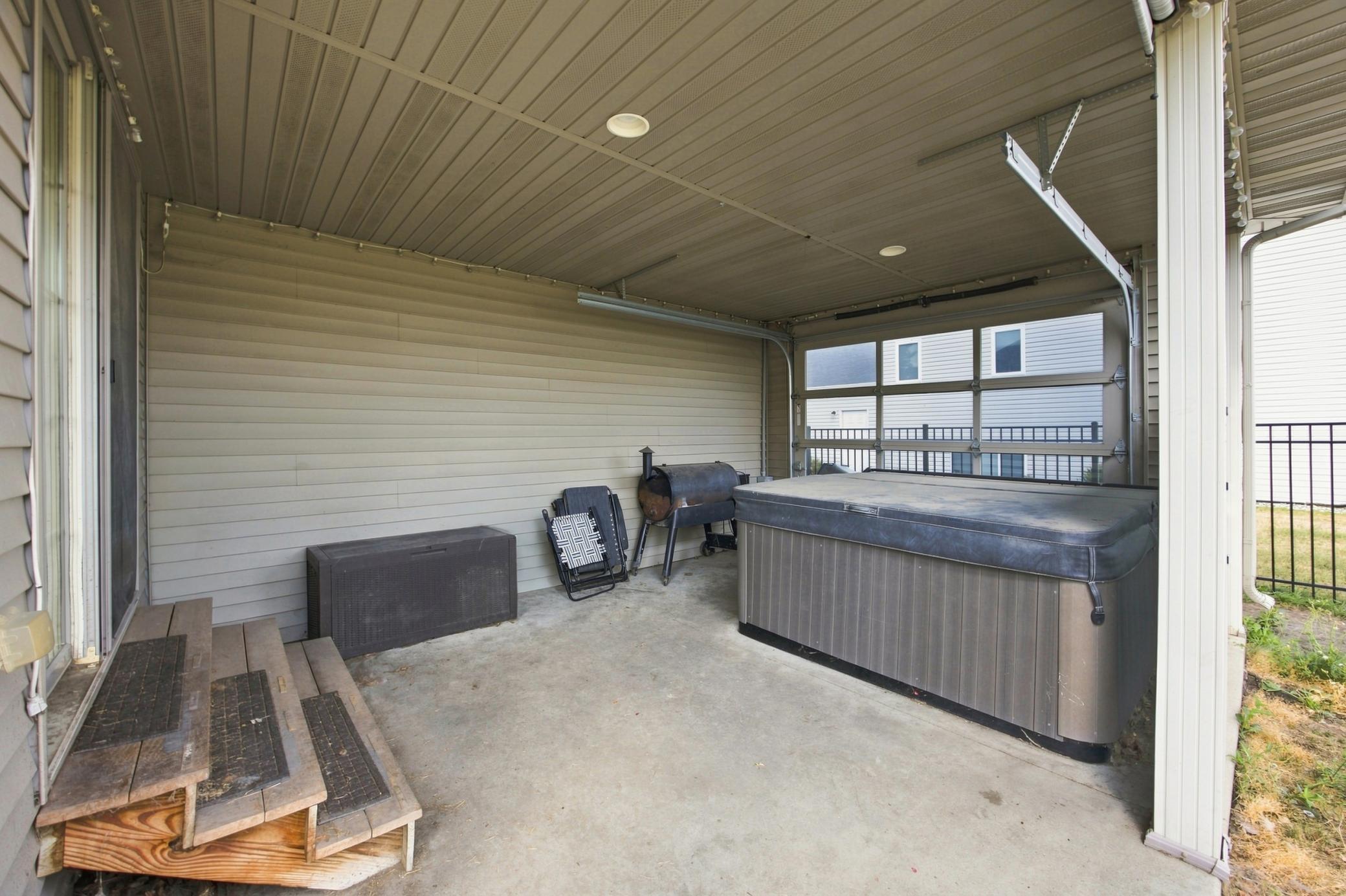 2006 single family home for sale at 3848 16th Street S in Moorhead, MN — 5 bed, 3 bath (photo 5 of 45)