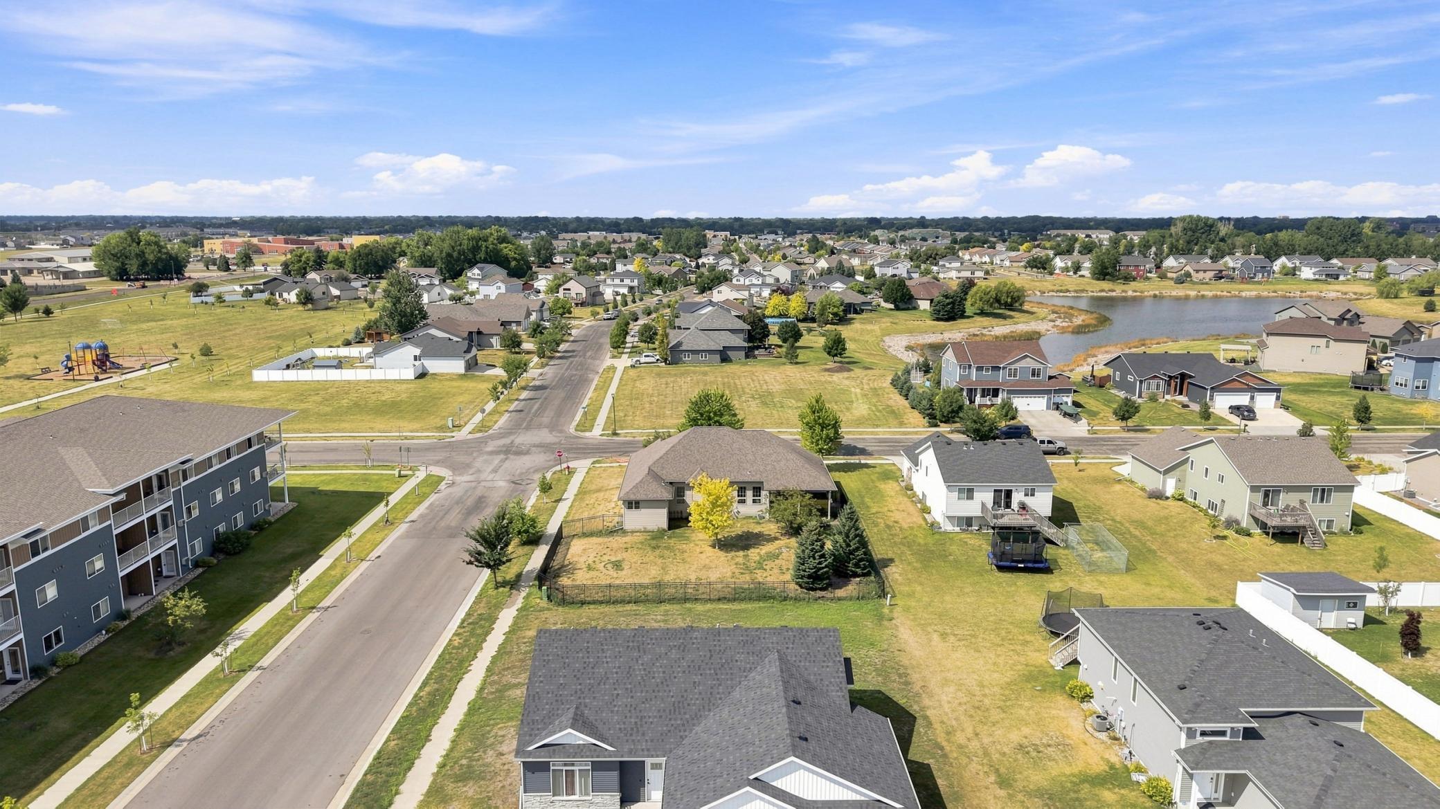 2006 single family home for sale at 3848 16th Street S in Moorhead, MN — 5 bed, 3 bath (photo 42 of 45)
