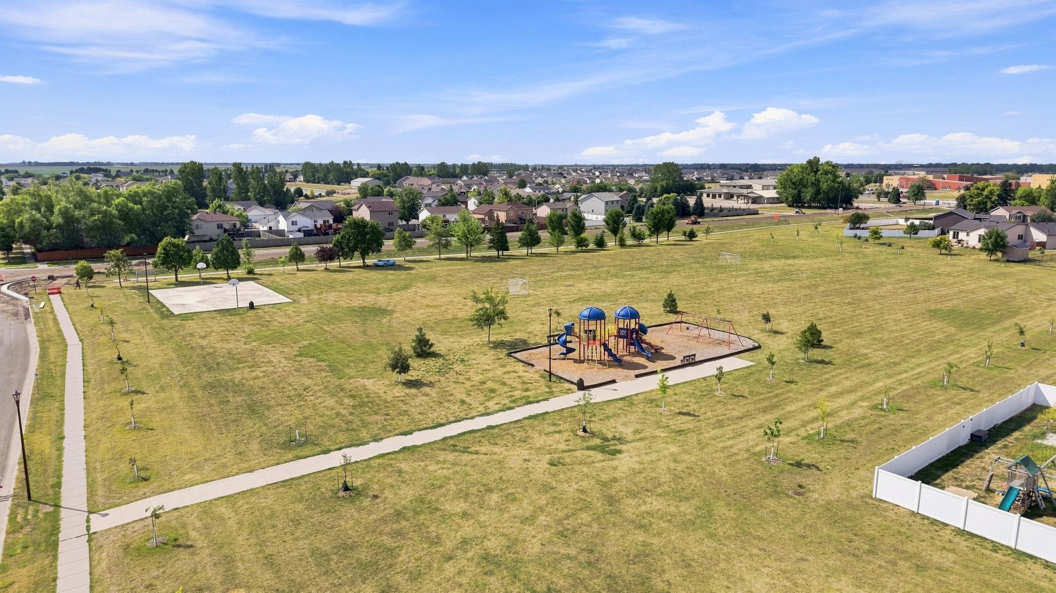 2006 single family home for sale at 3848 16th Street S in Moorhead, MN — 5 bed, 3 bath (photo 43 of 45)