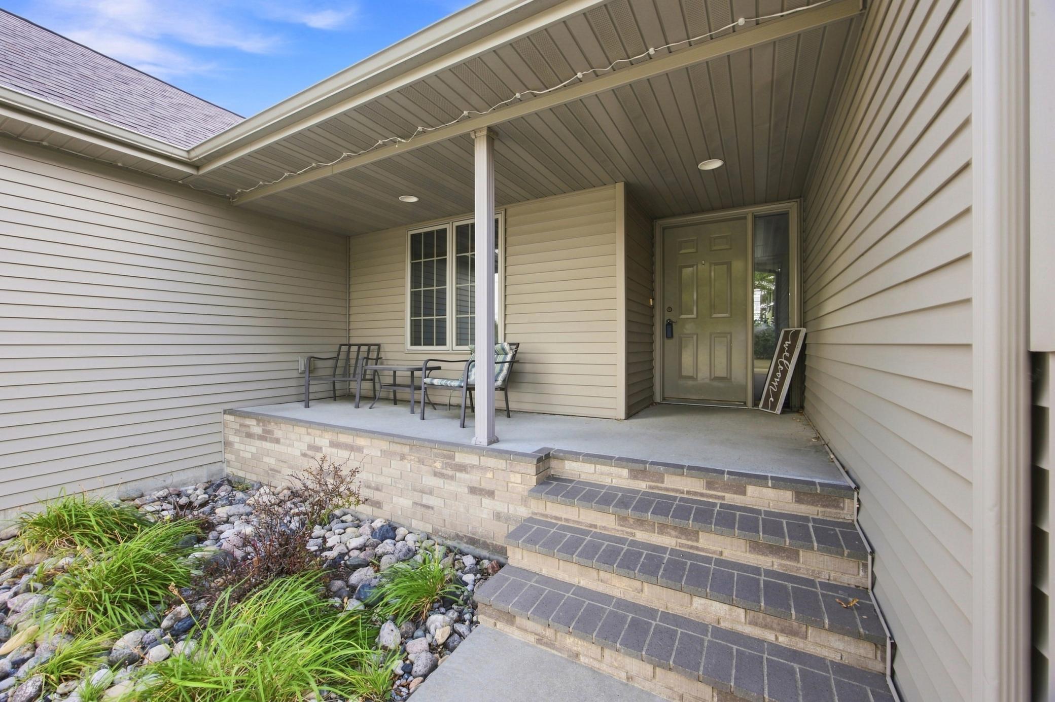 2006 single family home for sale at 3848 16th Street S in Moorhead, MN — 5 bed, 3 bath (photo 7 of 45)