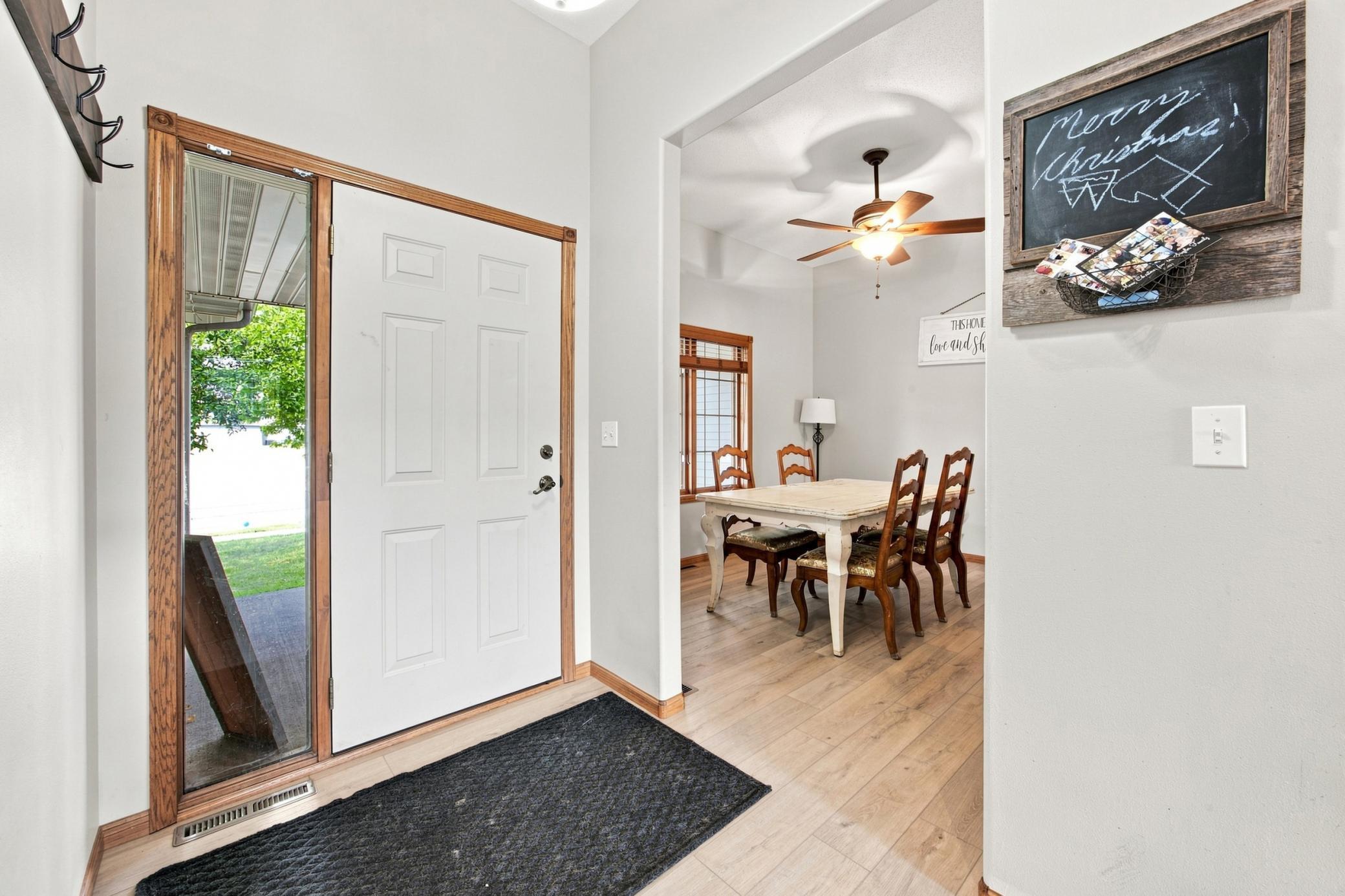 2006 single family home for sale at 3848 16th Street S in Moorhead, MN — 5 bed, 3 bath (photo 8 of 45)
