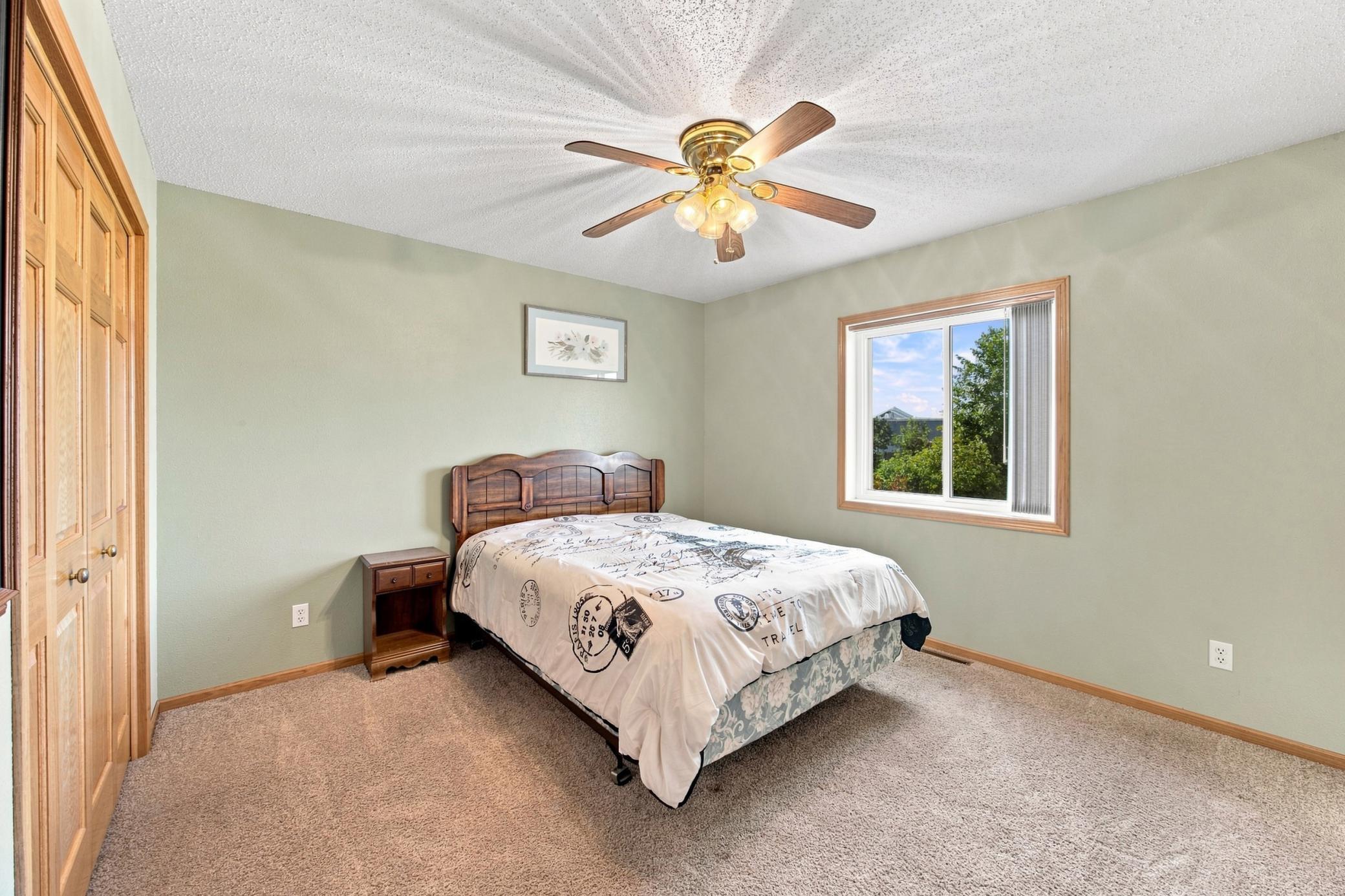1998 single family home for sale at 5164 10th Avenue S in Fargo, ND — 4 bed, 2 bath (photo 12 of 38)