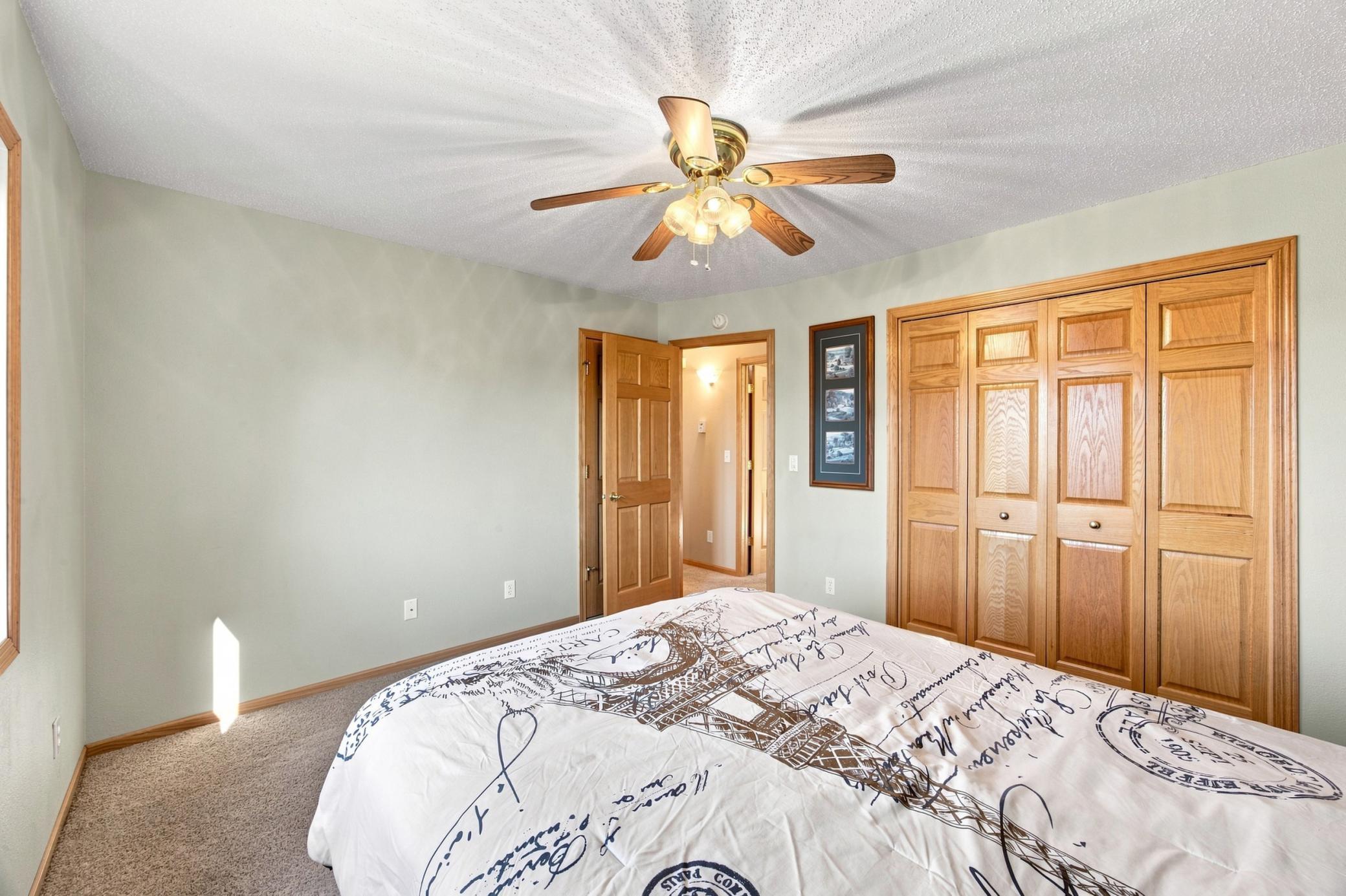 1998 single family home for sale at 5164 10th Avenue S in Fargo, ND — 4 bed, 2 bath (photo 13 of 38)