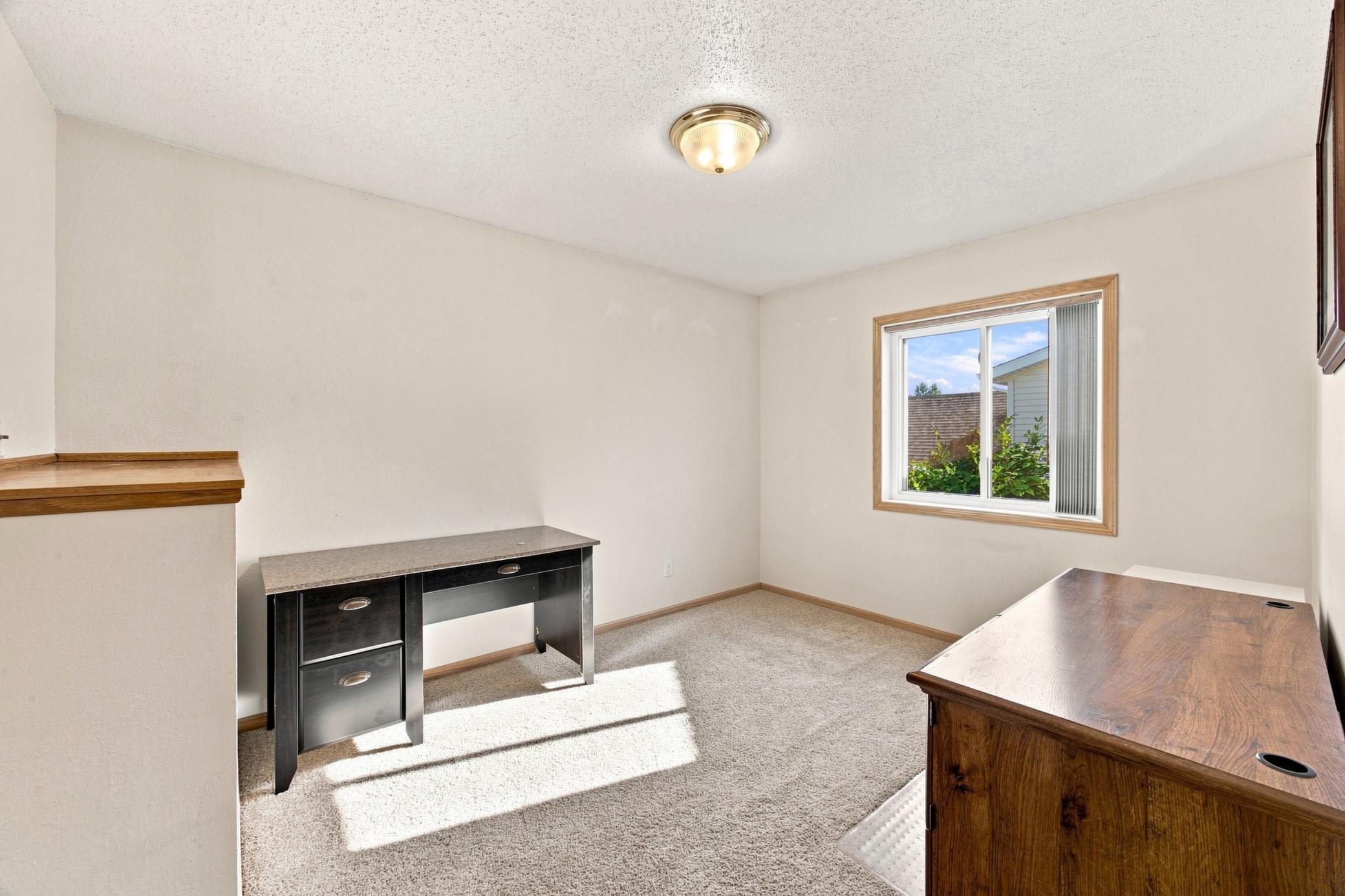 1998 single family home for sale at 5164 10th Avenue S in Fargo, ND — 4 bed, 2 bath (photo 14 of 38)