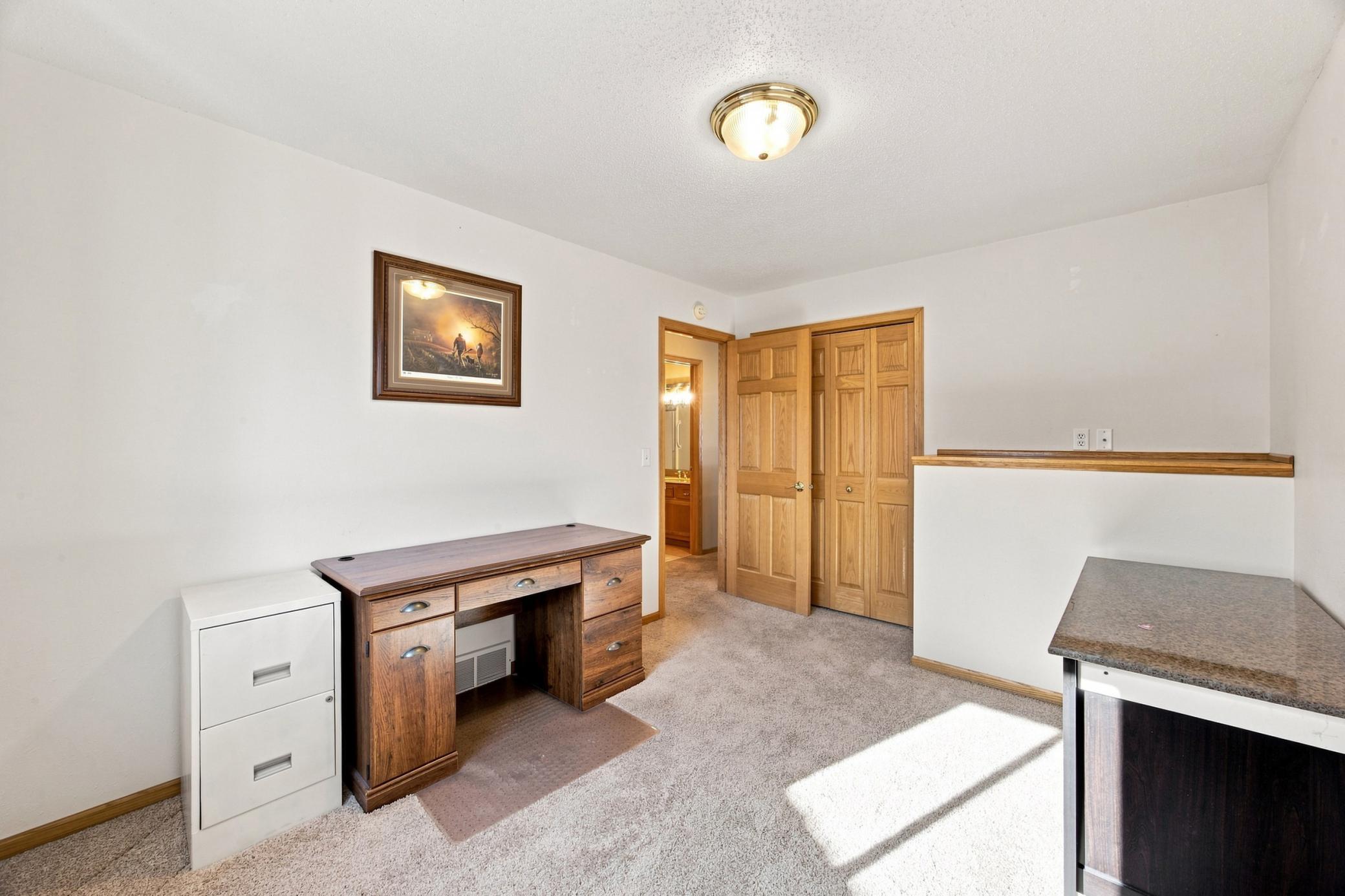 1998 single family home for sale at 5164 10th Avenue S in Fargo, ND — 4 bed, 2 bath (photo 15 of 38)