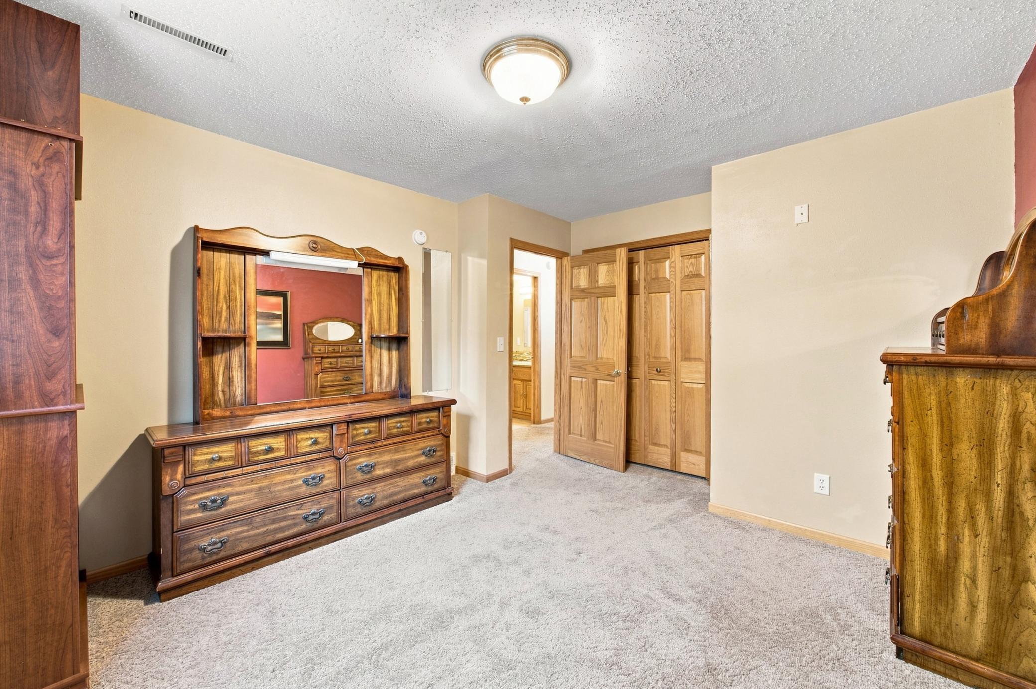 1998 single family home for sale at 5164 10th Avenue S in Fargo, ND — 4 bed, 2 bath (photo 20 of 38)