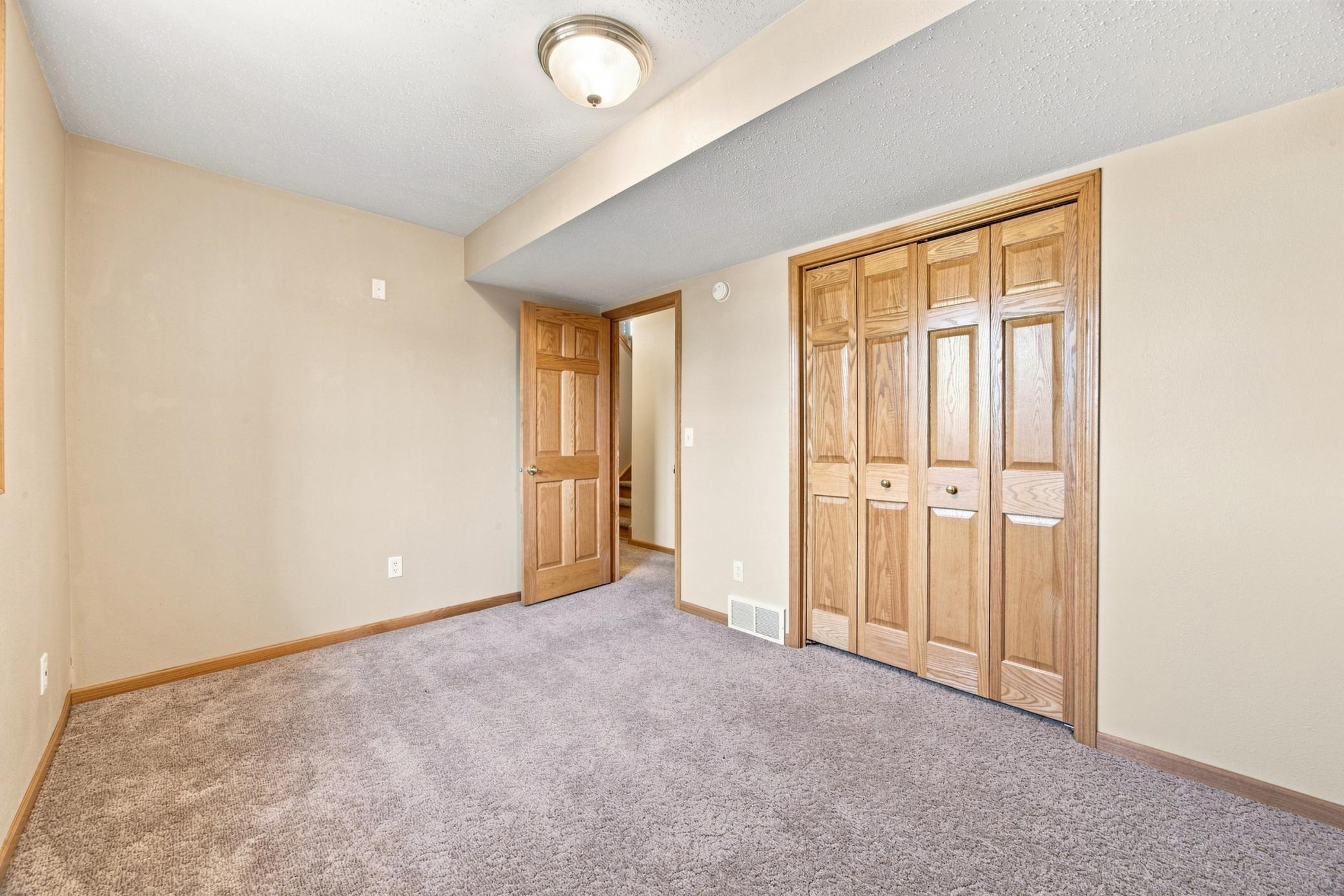 1998 single family home for sale at 5164 10th Avenue S in Fargo, ND — 4 bed, 2 bath (photo 22 of 38)