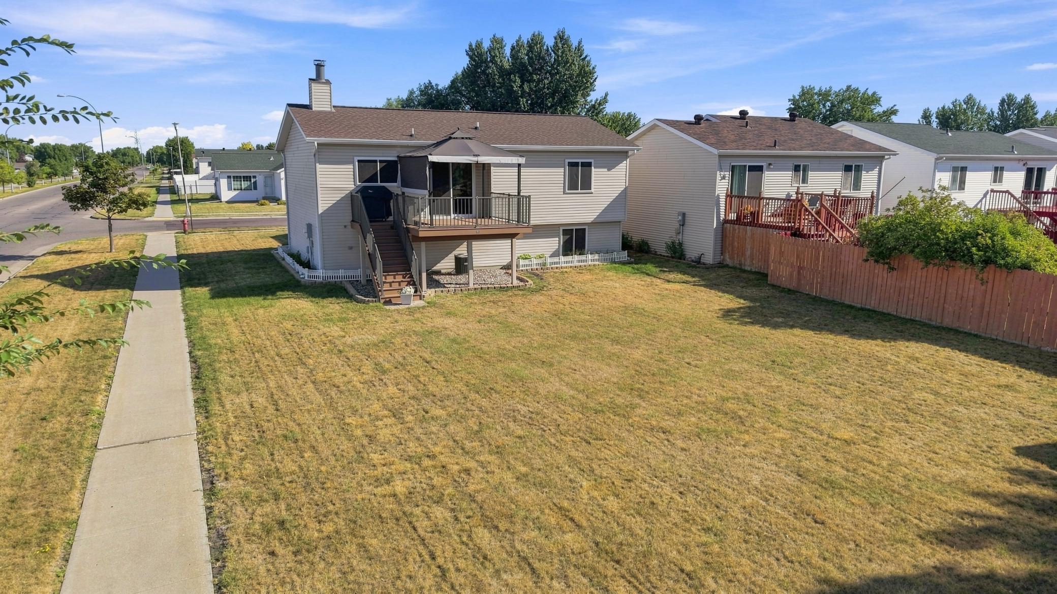1998 single family home for sale at 5164 10th Avenue S in Fargo, ND — 4 bed, 2 bath (photo 31 of 38)