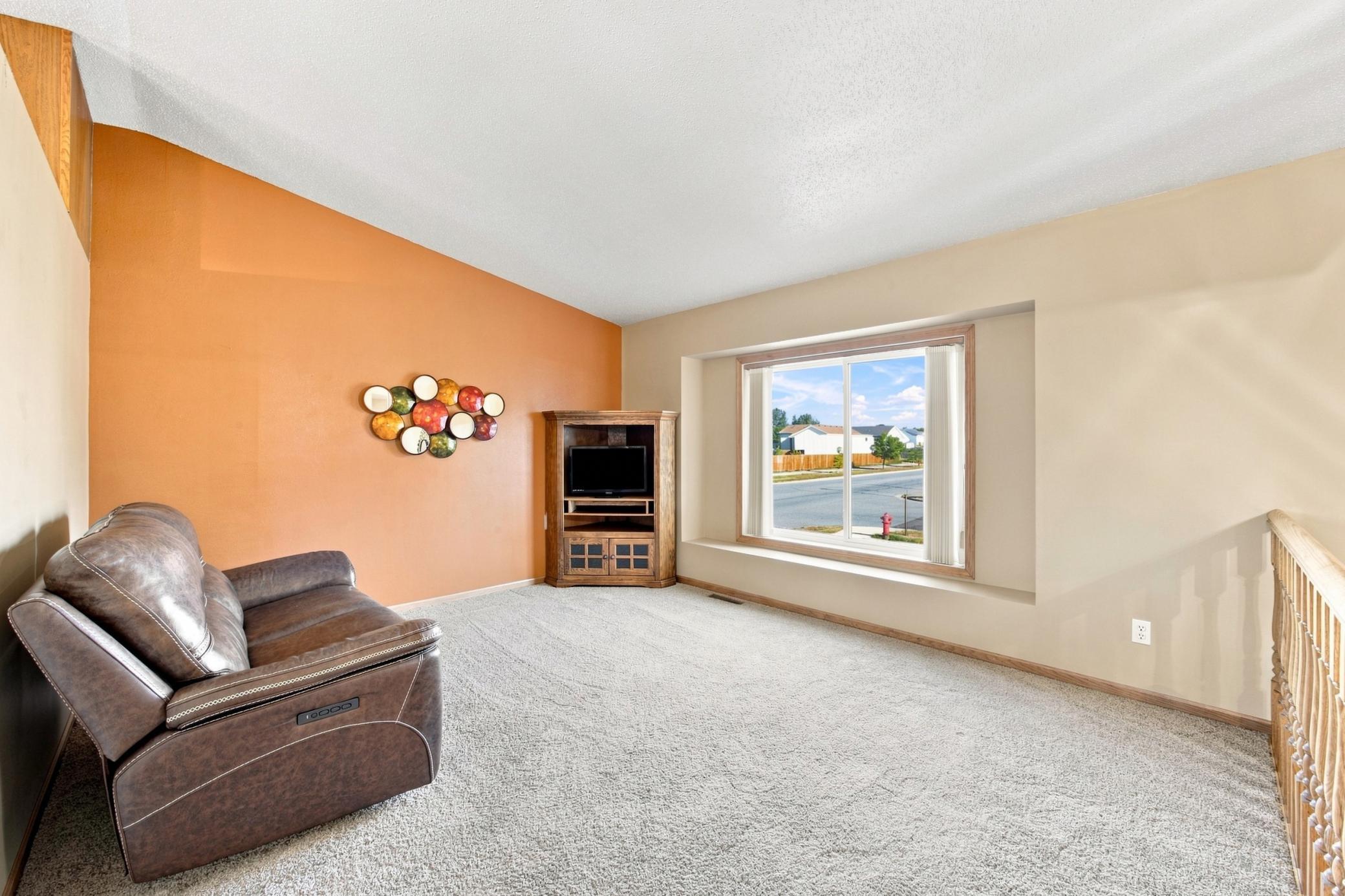 1998 single family home for sale at 5164 10th Avenue S in Fargo, ND — 4 bed, 2 bath (photo 5 of 38)