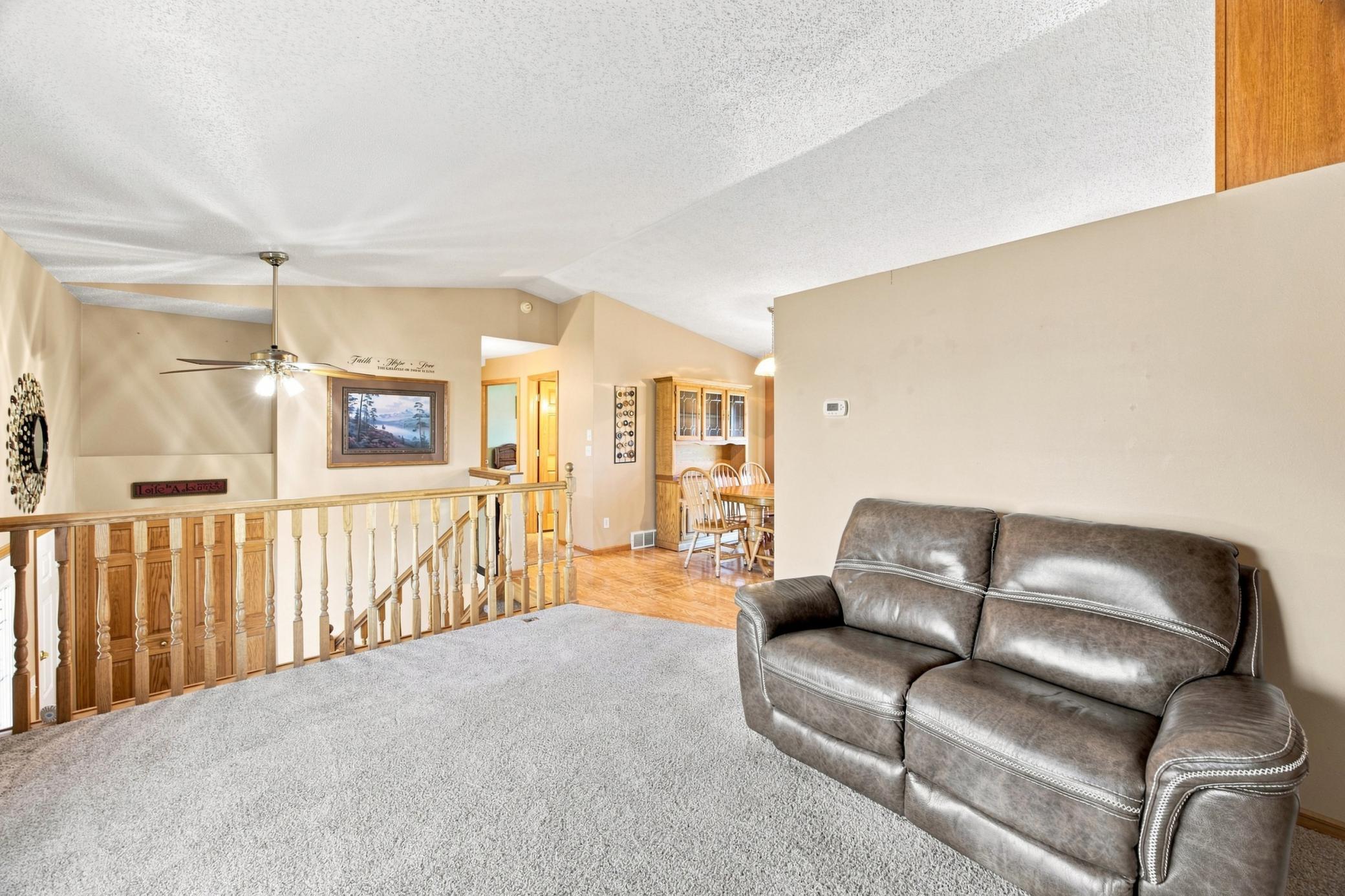 1998 single family home for sale at 5164 10th Avenue S in Fargo, ND — 4 bed, 2 bath (photo 6 of 38)