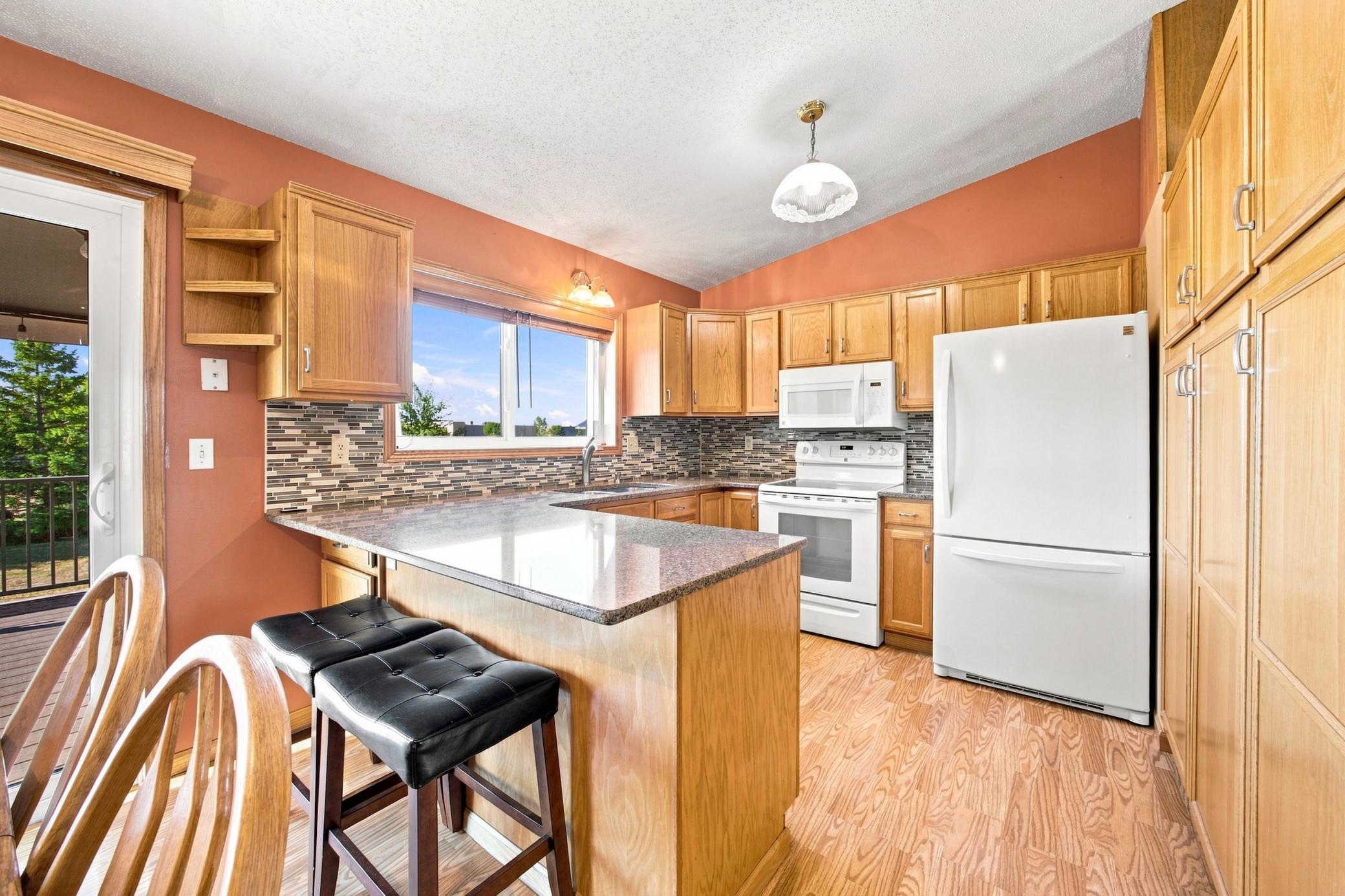 1998 single family home for sale at 5164 10th Avenue S in Fargo, ND — 4 bed, 2 bath (photo 7 of 38)