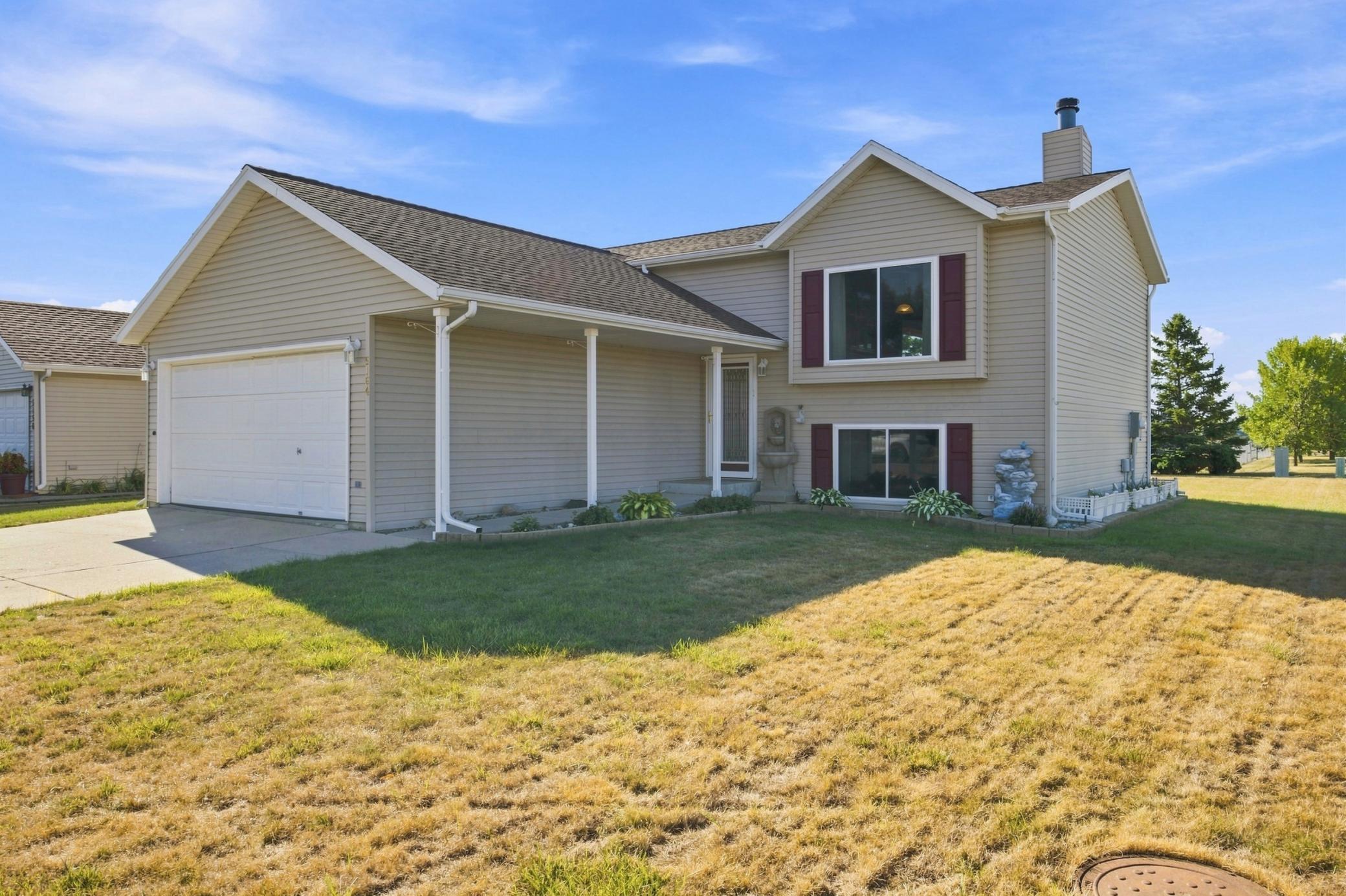 1998 single family home for sale at 5164 10th Avenue S in Fargo, ND — 4 bed, 2 bath
