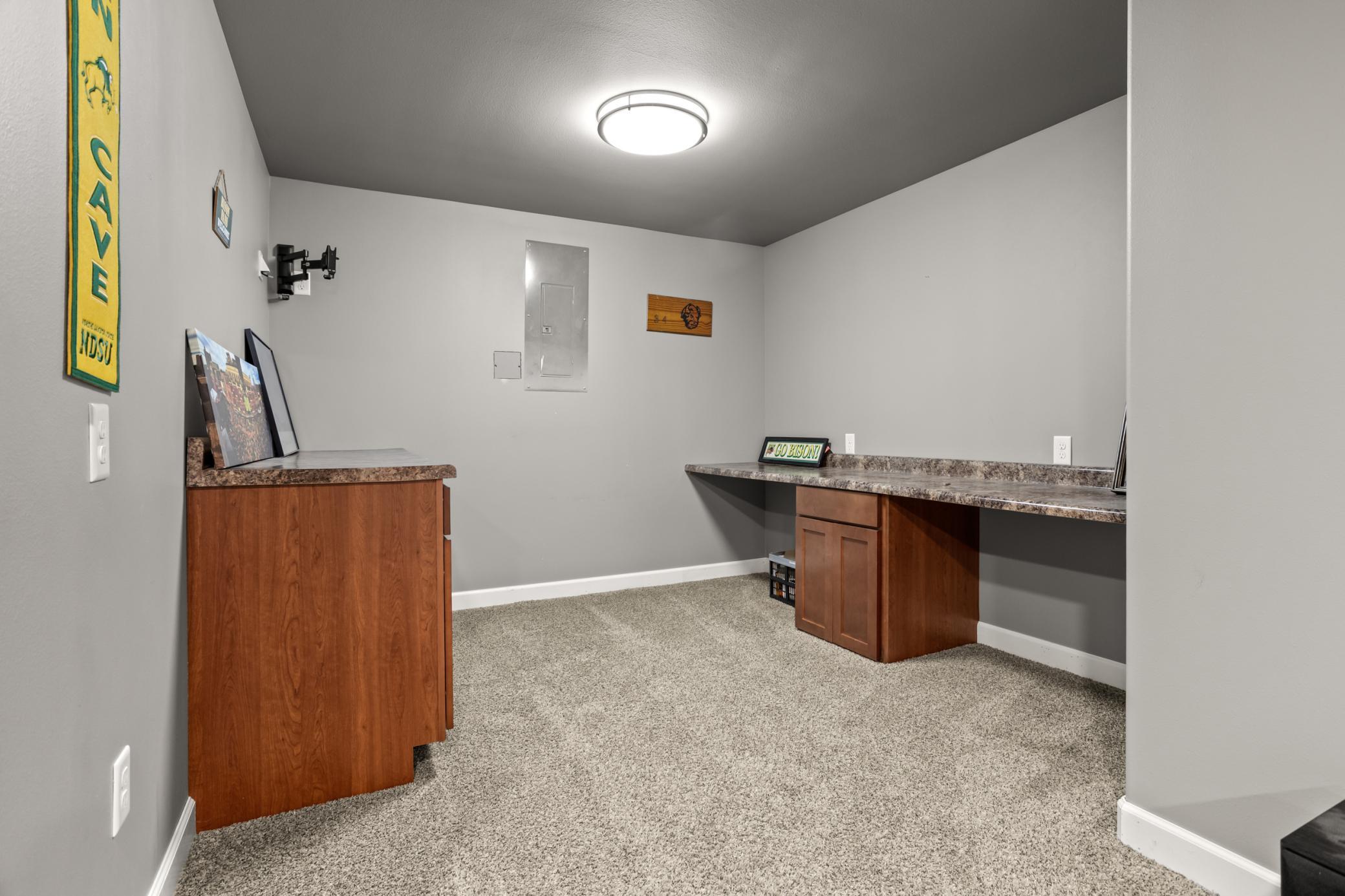 2006 twin home for sale at 4379 47th Avenue S in Fargo, ND — 4 bed, 3 bath (photo 13 of 45)
