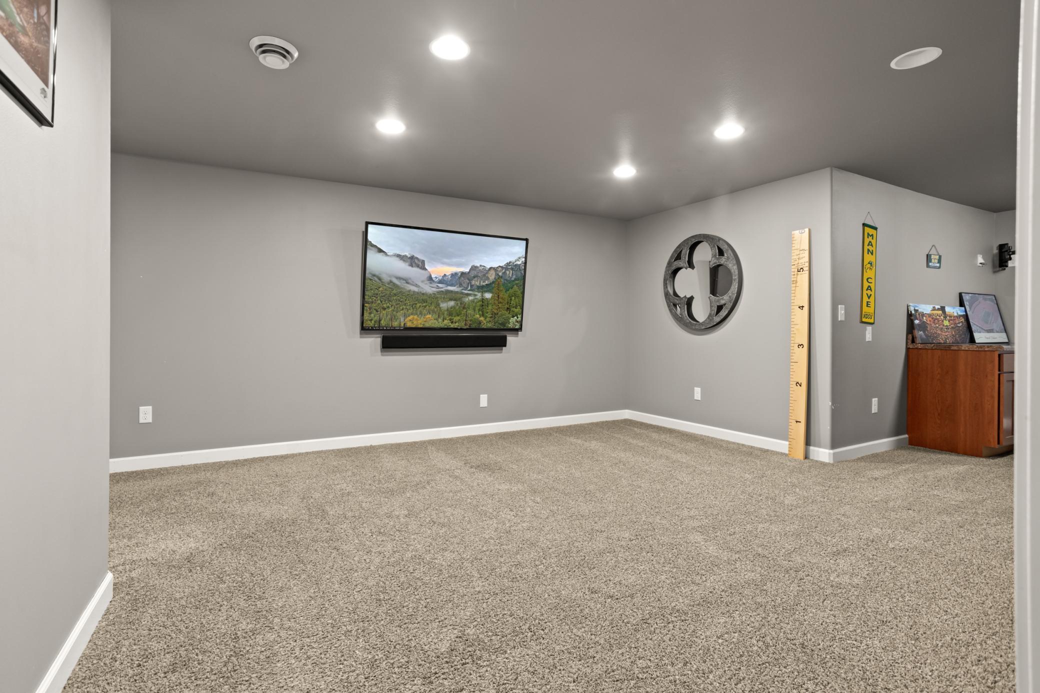 2006 twin home for sale at 4379 47th Avenue S in Fargo, ND — 4 bed, 3 bath (photo 14 of 45)