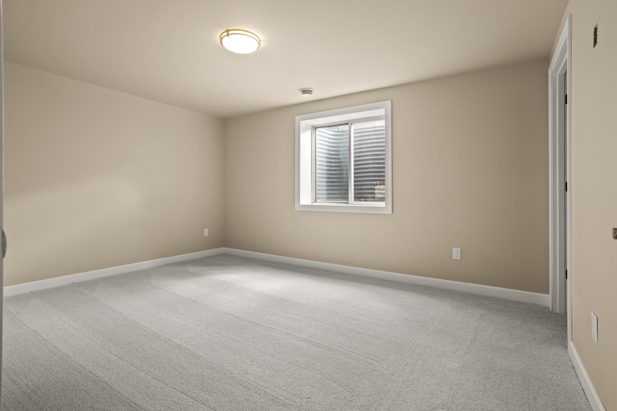 2006 twin home for sale at 4379 47th Avenue S in Fargo, ND — 4 bed, 3 bath (photo 18 of 45)