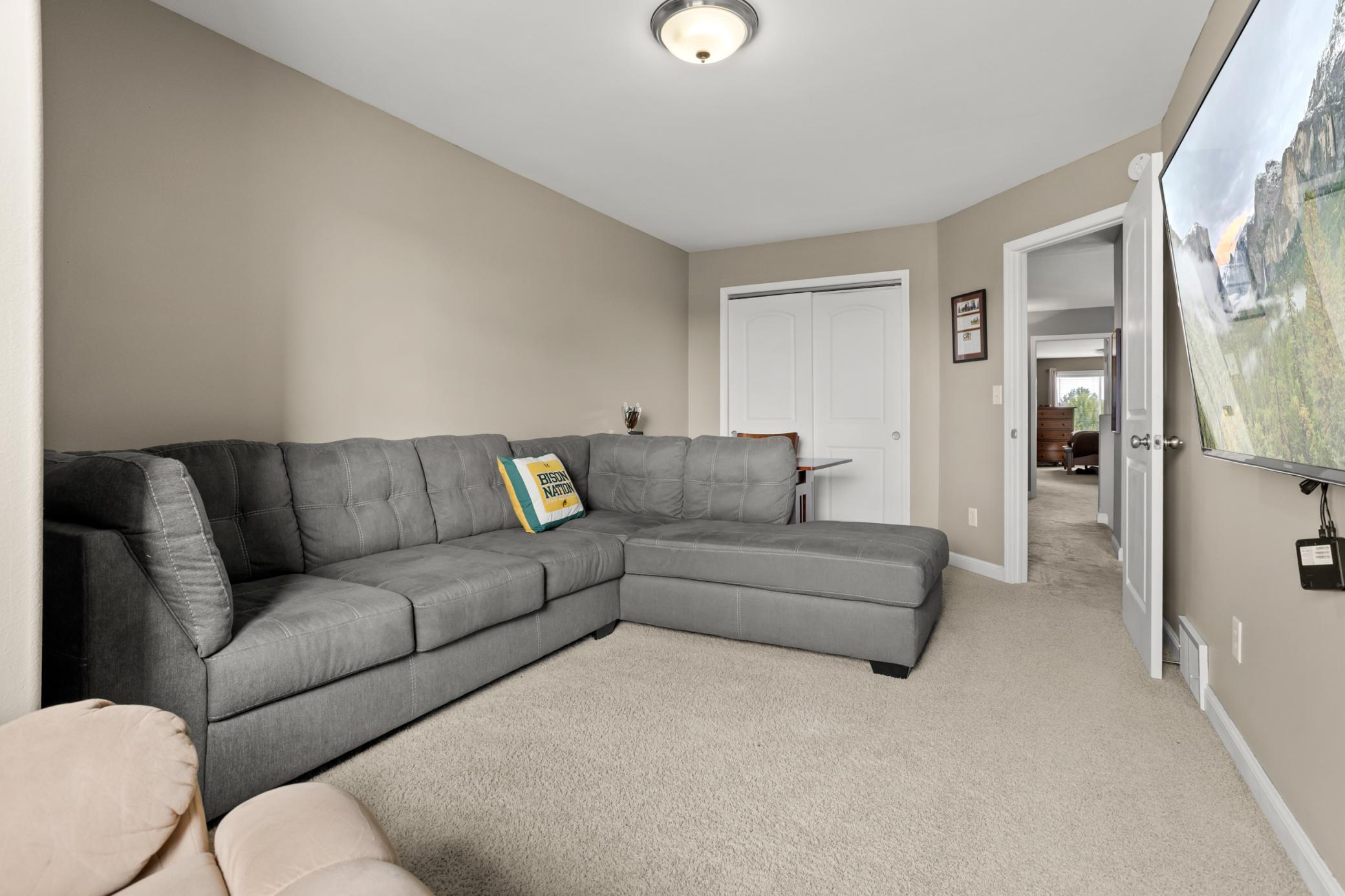 2006 twin home for sale at 4379 47th Avenue S in Fargo, ND — 4 bed, 3 bath (photo 21 of 45)