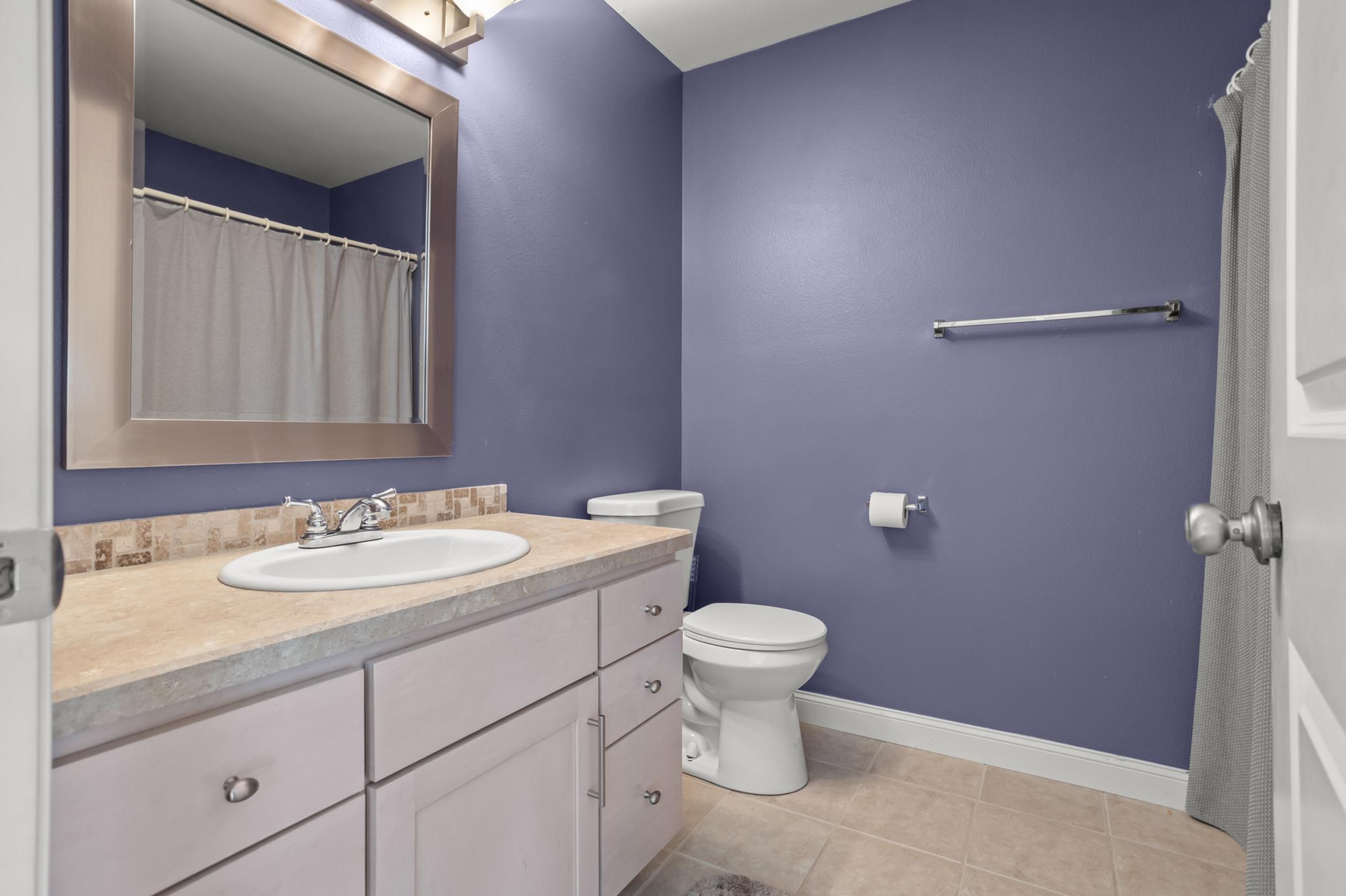 2006 twin home for sale at 4379 47th Avenue S in Fargo, ND — 4 bed, 3 bath (photo 24 of 45)