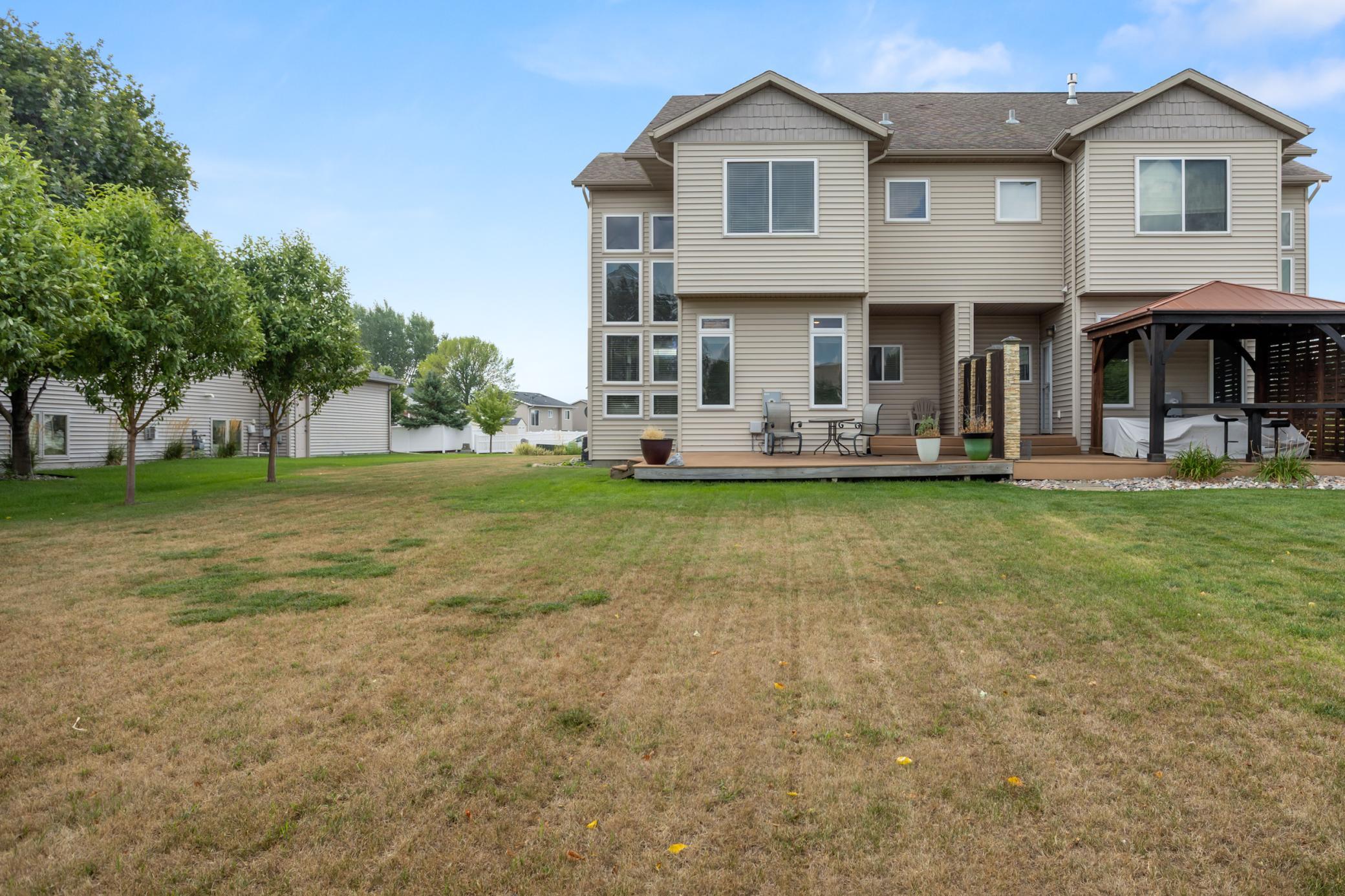 2006 twin home for sale at 4379 47th Avenue S in Fargo, ND — 4 bed, 3 bath (photo 42 of 45)