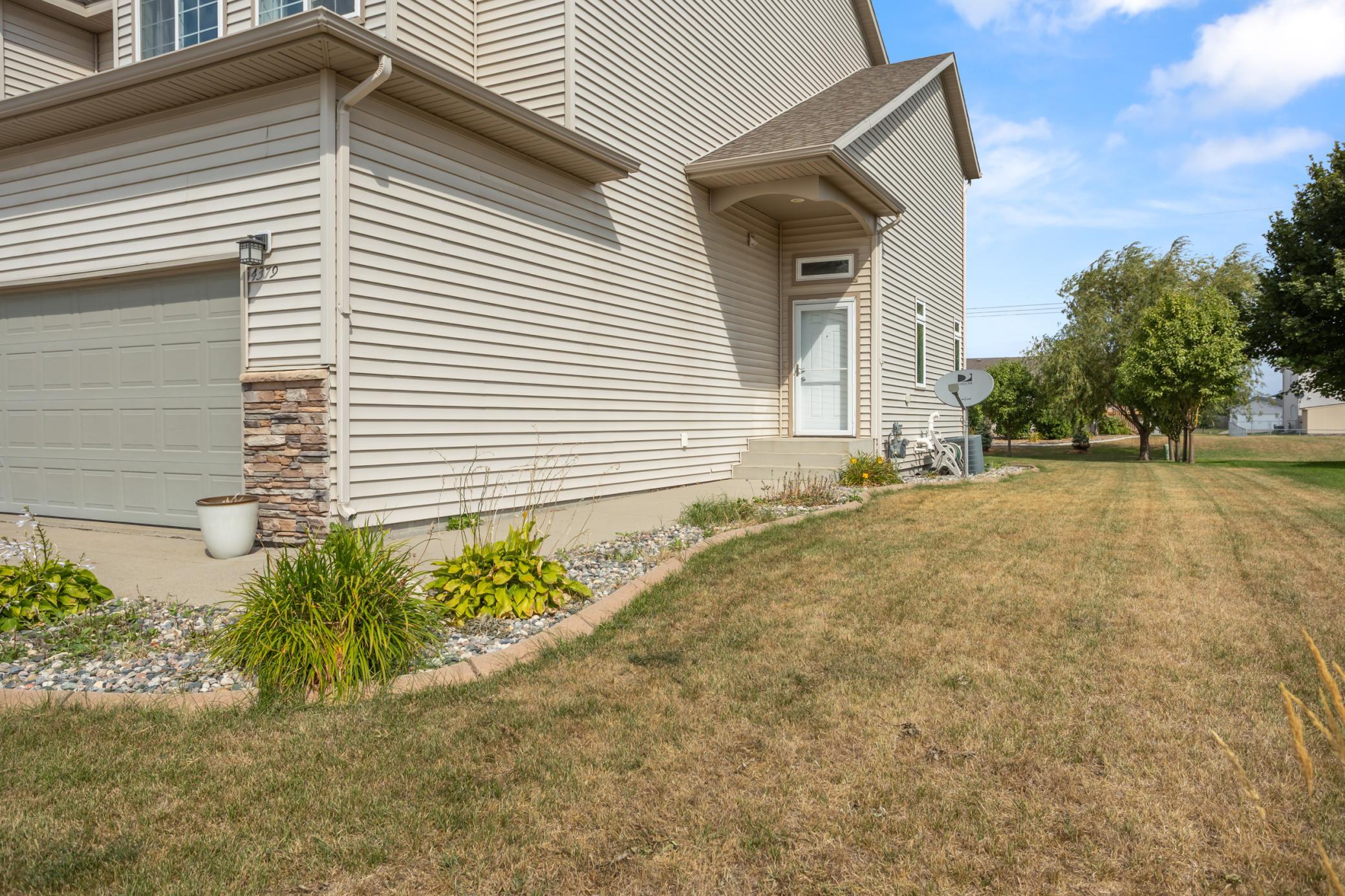 2006 twin home for sale at 4379 47th Avenue S in Fargo, ND — 4 bed, 3 bath (photo 44 of 45)