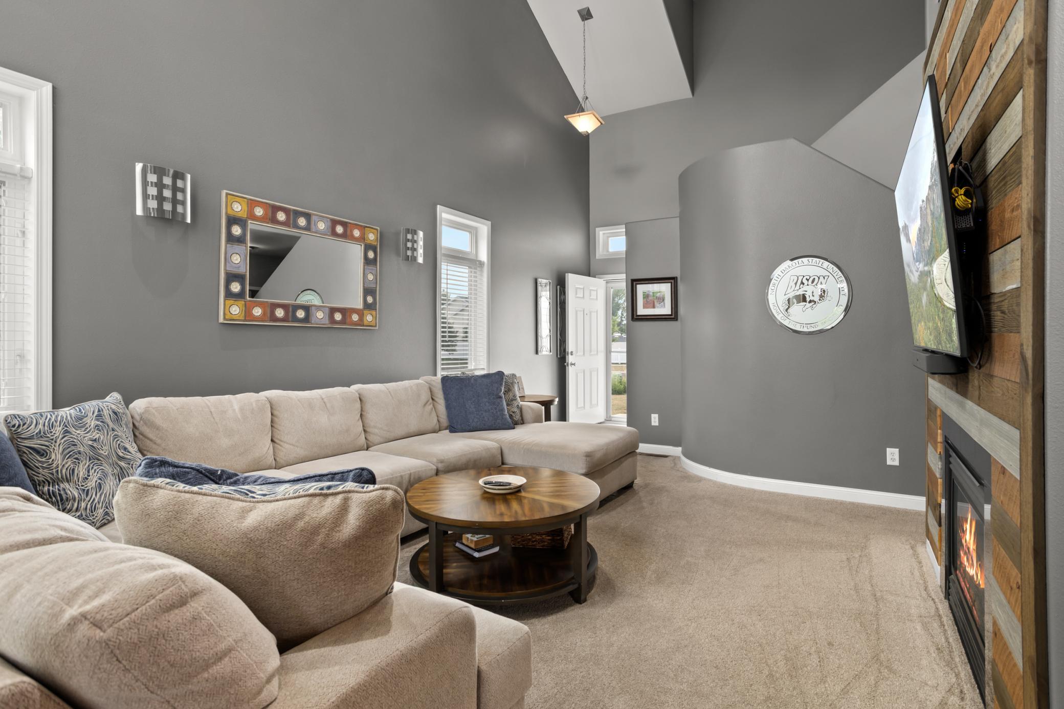 2006 twin home for sale at 4379 47th Avenue S in Fargo, ND — 4 bed, 3 bath (photo 10 of 45)