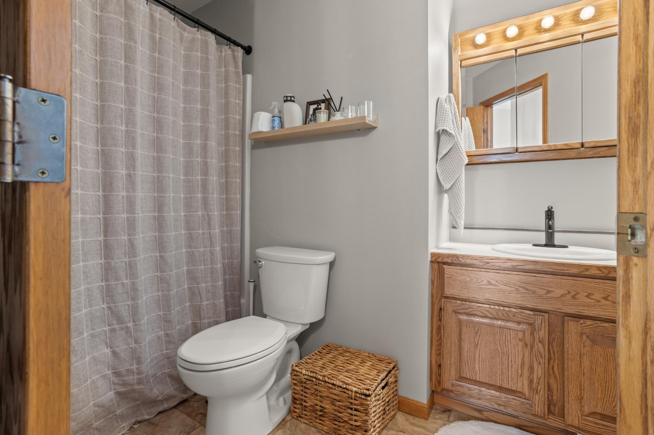 1994 townhouse for sale at 3303 30th Avenue S in Fargo, ND — 4 bed, 3 bath (photo 17 of 42)