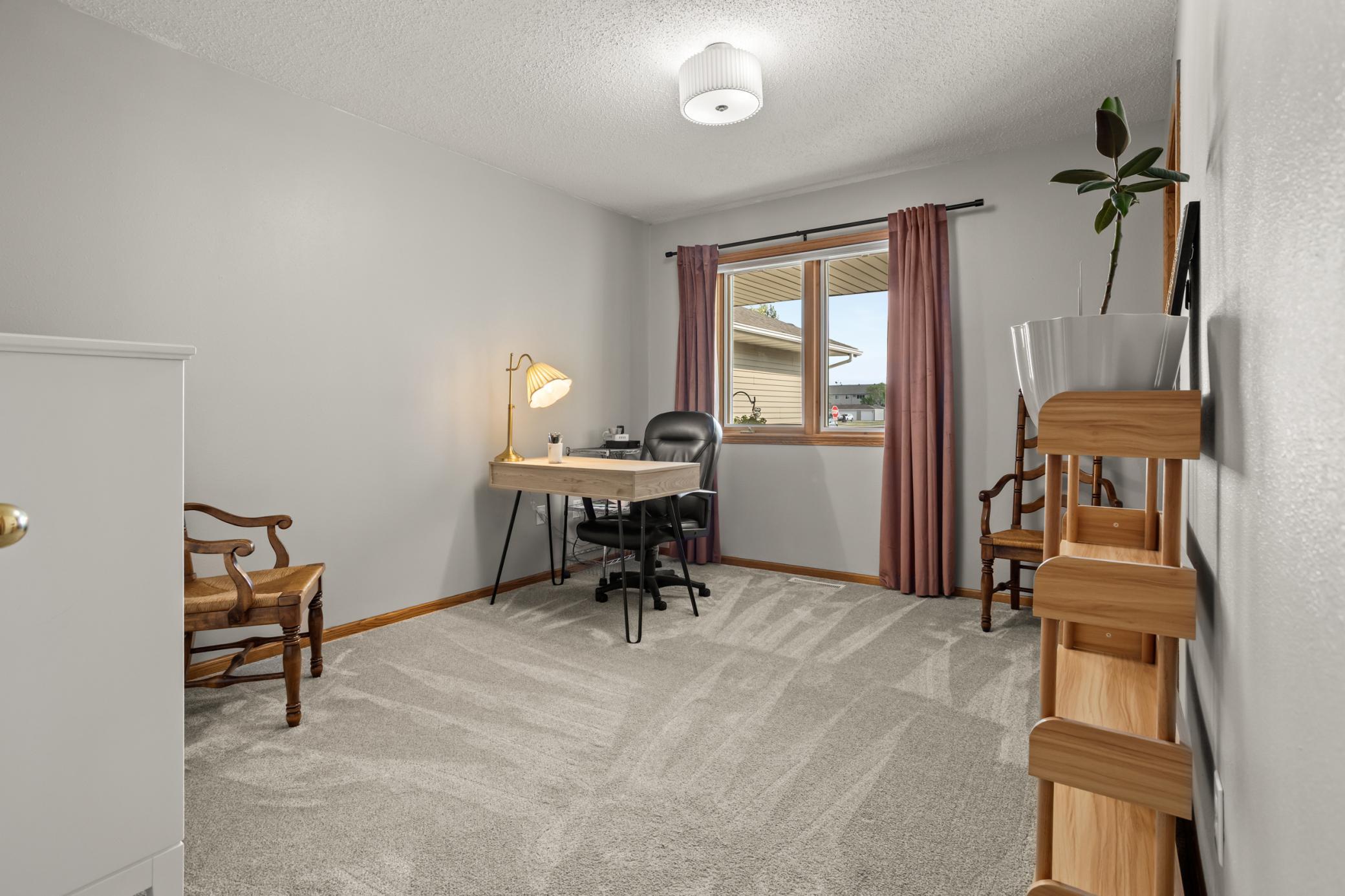 1994 townhouse for sale at 3303 30th Avenue S in Fargo, ND — 4 bed, 3 bath (photo 18 of 42)