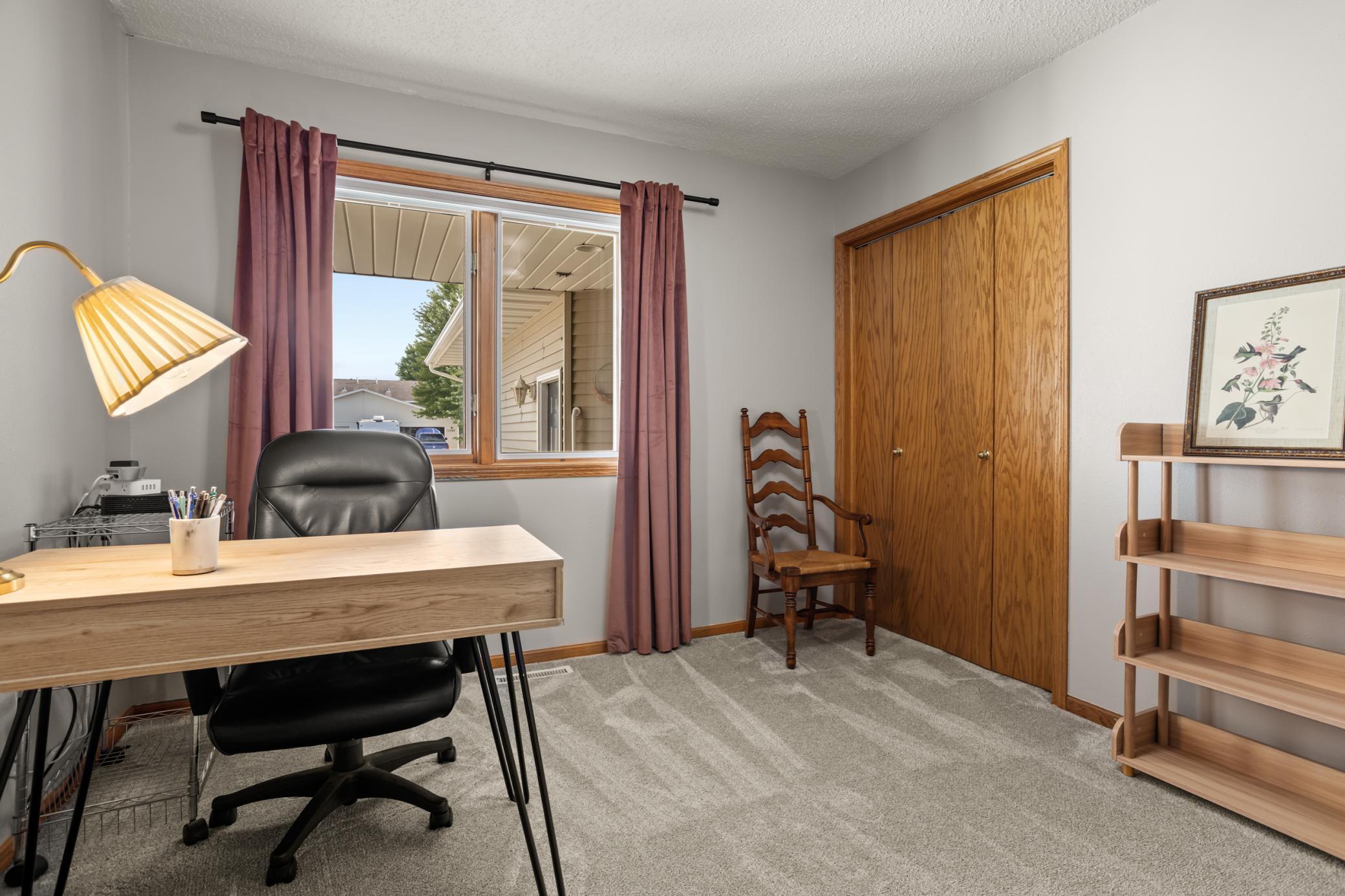 1994 townhouse for sale at 3303 30th Avenue S in Fargo, ND — 4 bed, 3 bath (photo 19 of 42)