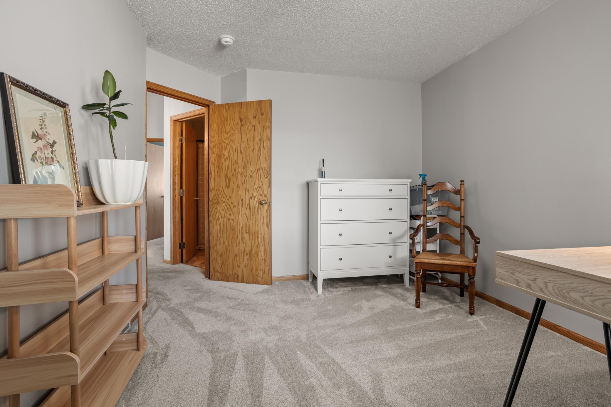 1994 townhouse for sale at 3303 30th Avenue S in Fargo, ND — 4 bed, 3 bath (photo 20 of 42)
