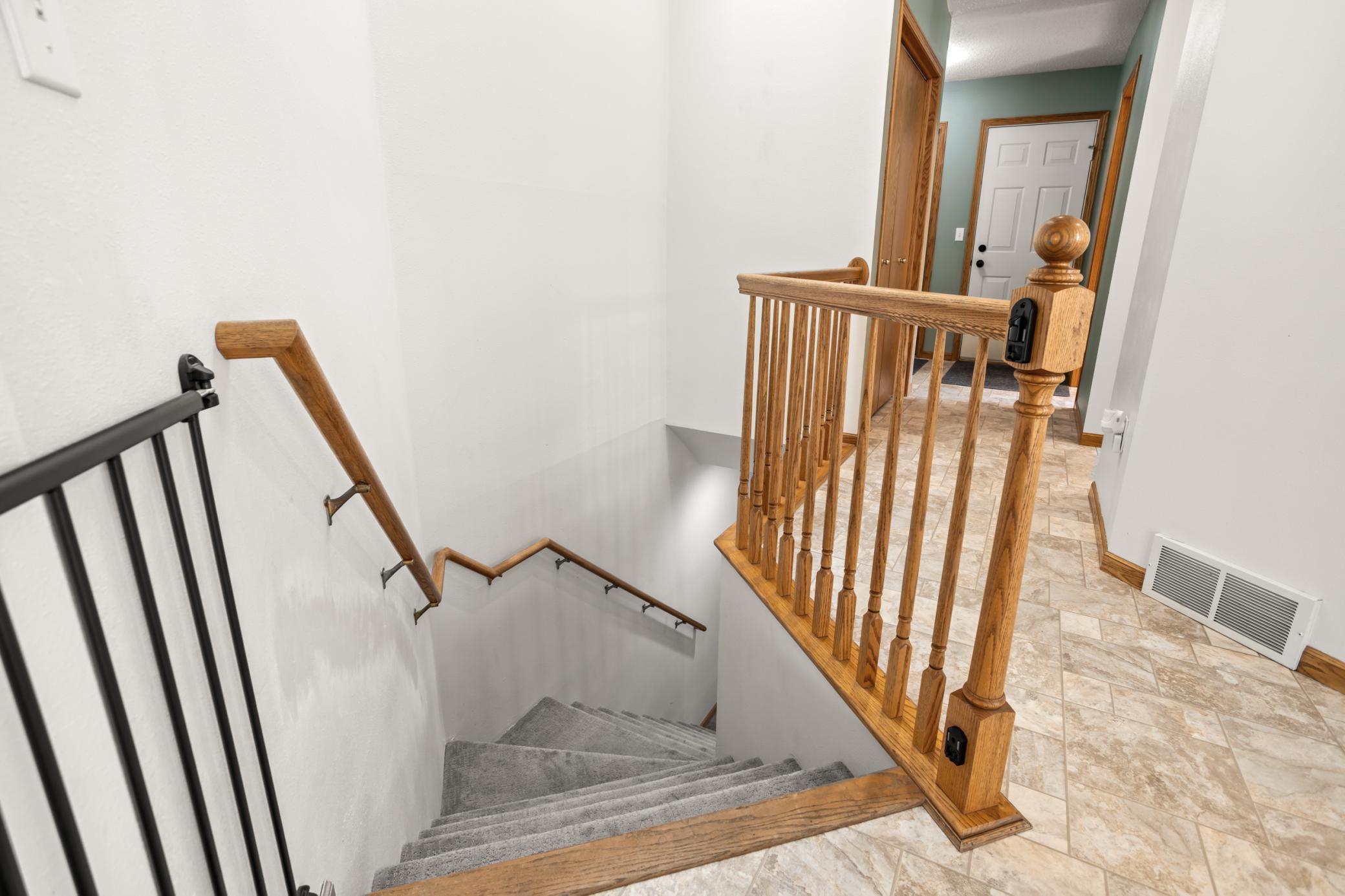 1994 townhouse for sale at 3303 30th Avenue S in Fargo, ND — 4 bed, 3 bath (photo 25 of 42)